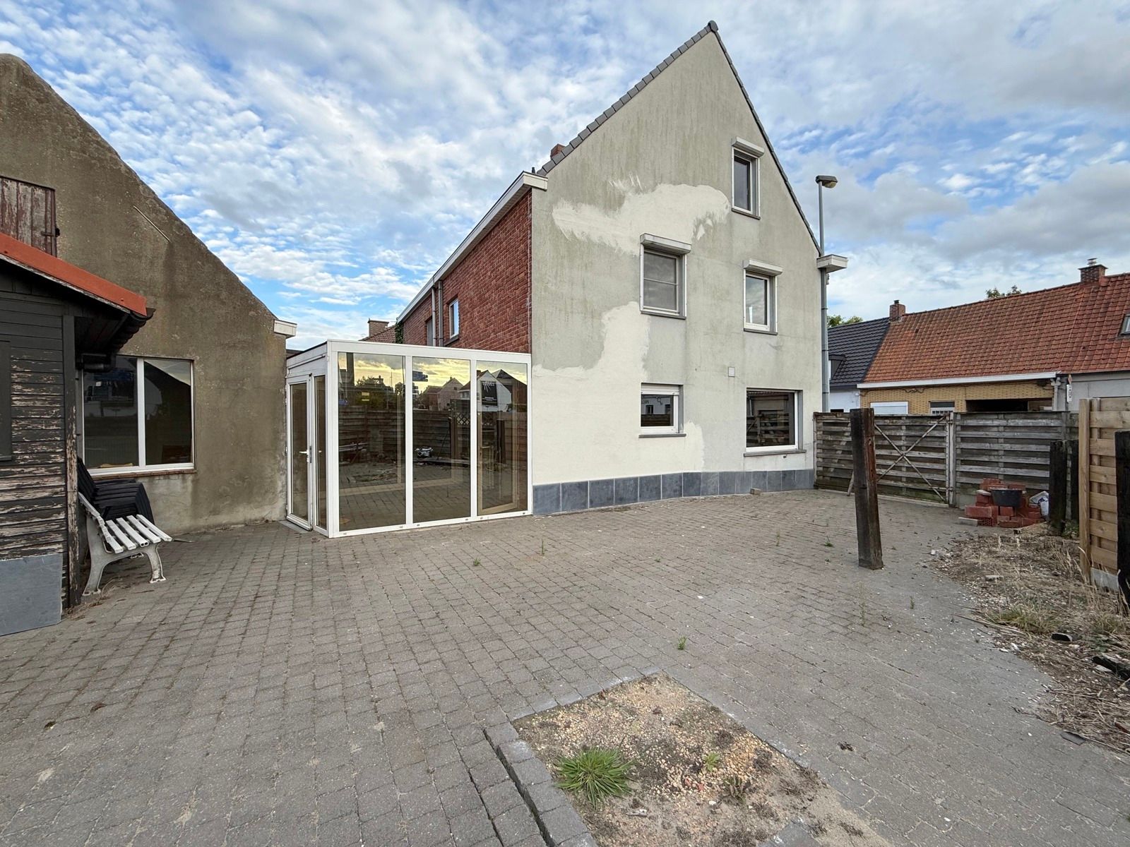 Half open woning met 4 slaapkamers, tuin en garage foto 30