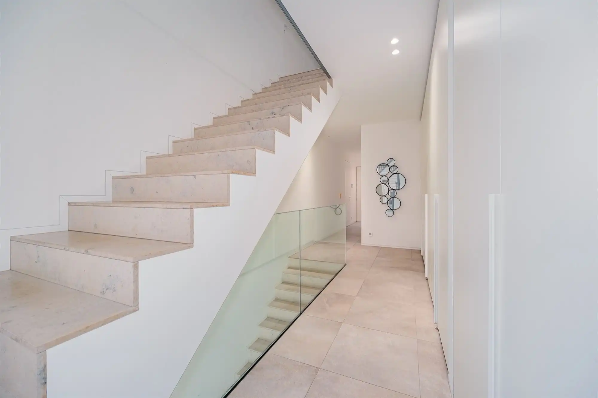 Prachtig afgewerkt gebouw - showroom + villa foto 29