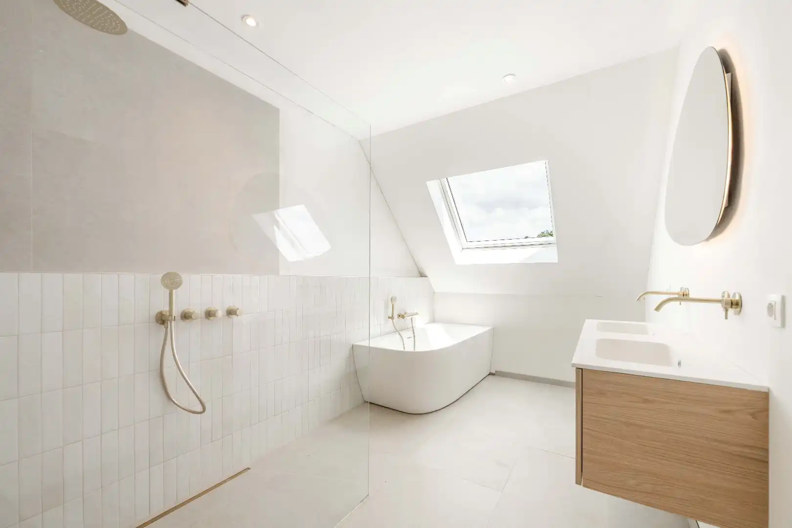 PRACHTIG TOTAAL GERENOVEERDE GEZINSWONING MET 3 SLAAPKAMERS foto 15