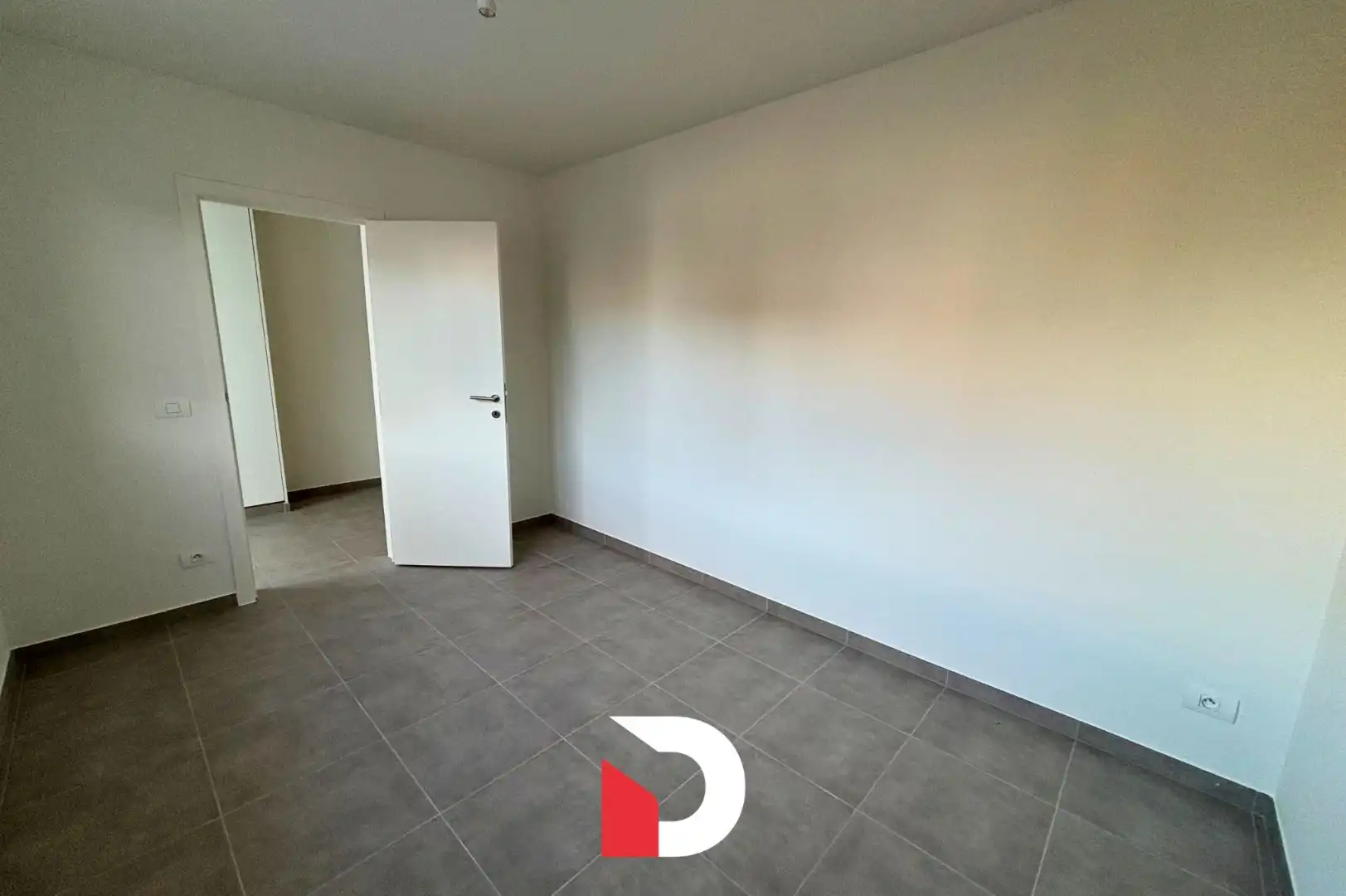 Ruime nieuwbouwwoning met 3 slaapkamers, 2 badkamers. foto 3