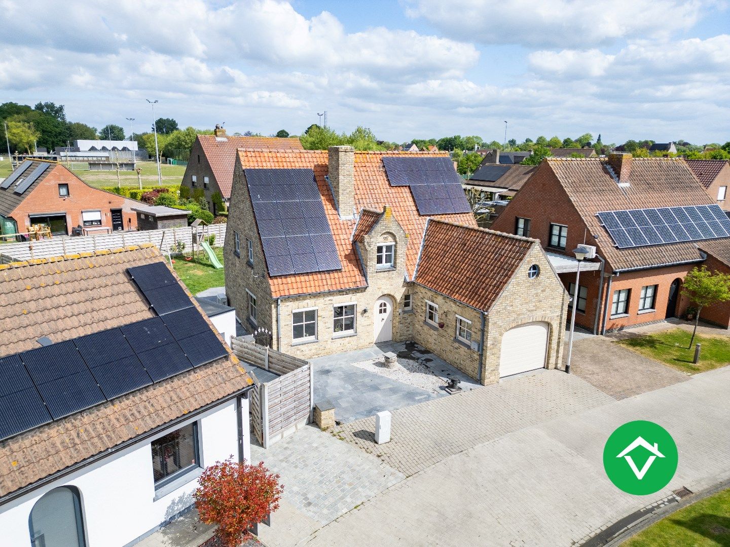 Hoofdfoto van de publicatie: Landelijke gezinswoning met rustige ligging, 3 slaapkamers en een inpandige garage