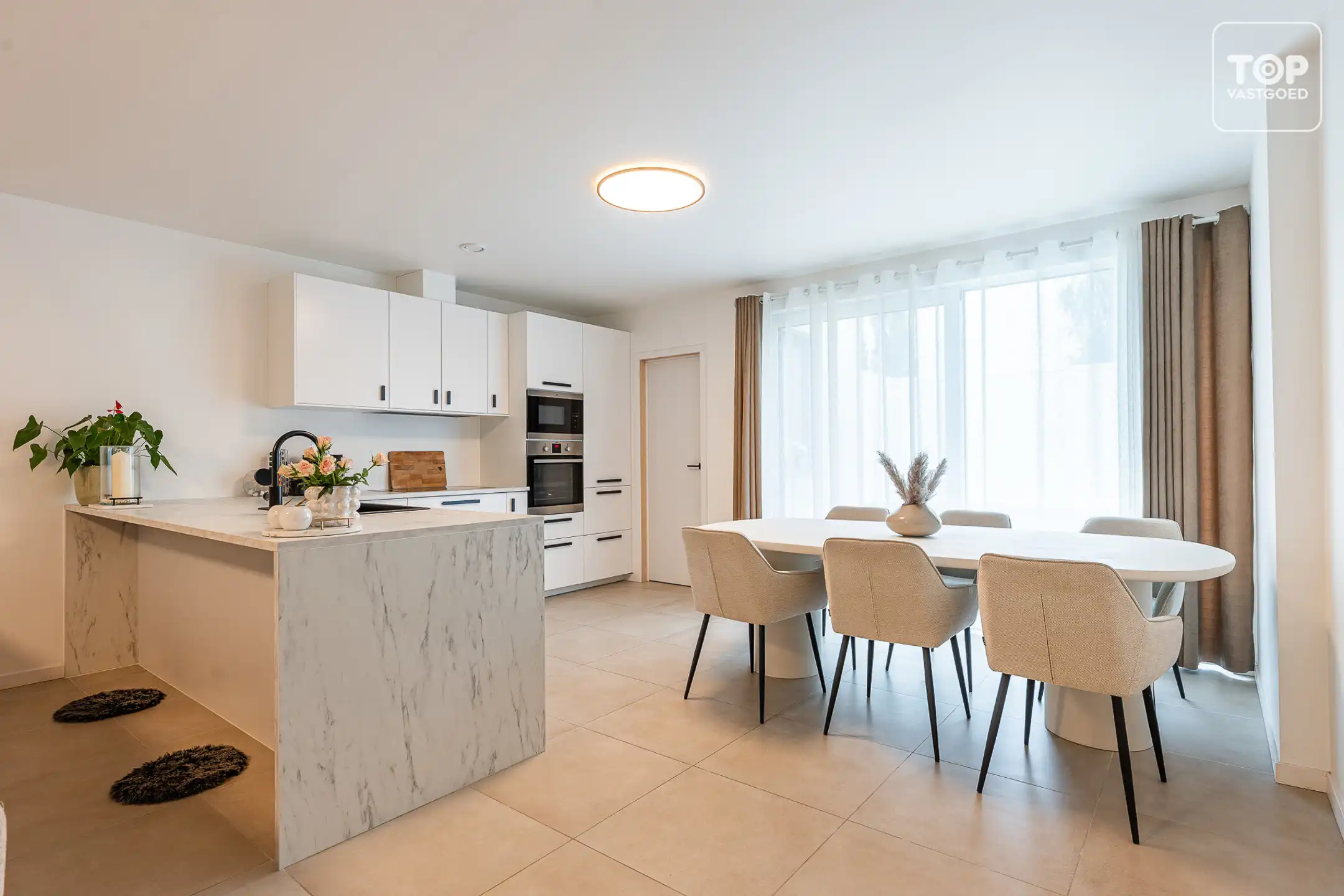 Totaal gerenoveerde woning met 3 slaapkamers, tuin en garage. foto 6