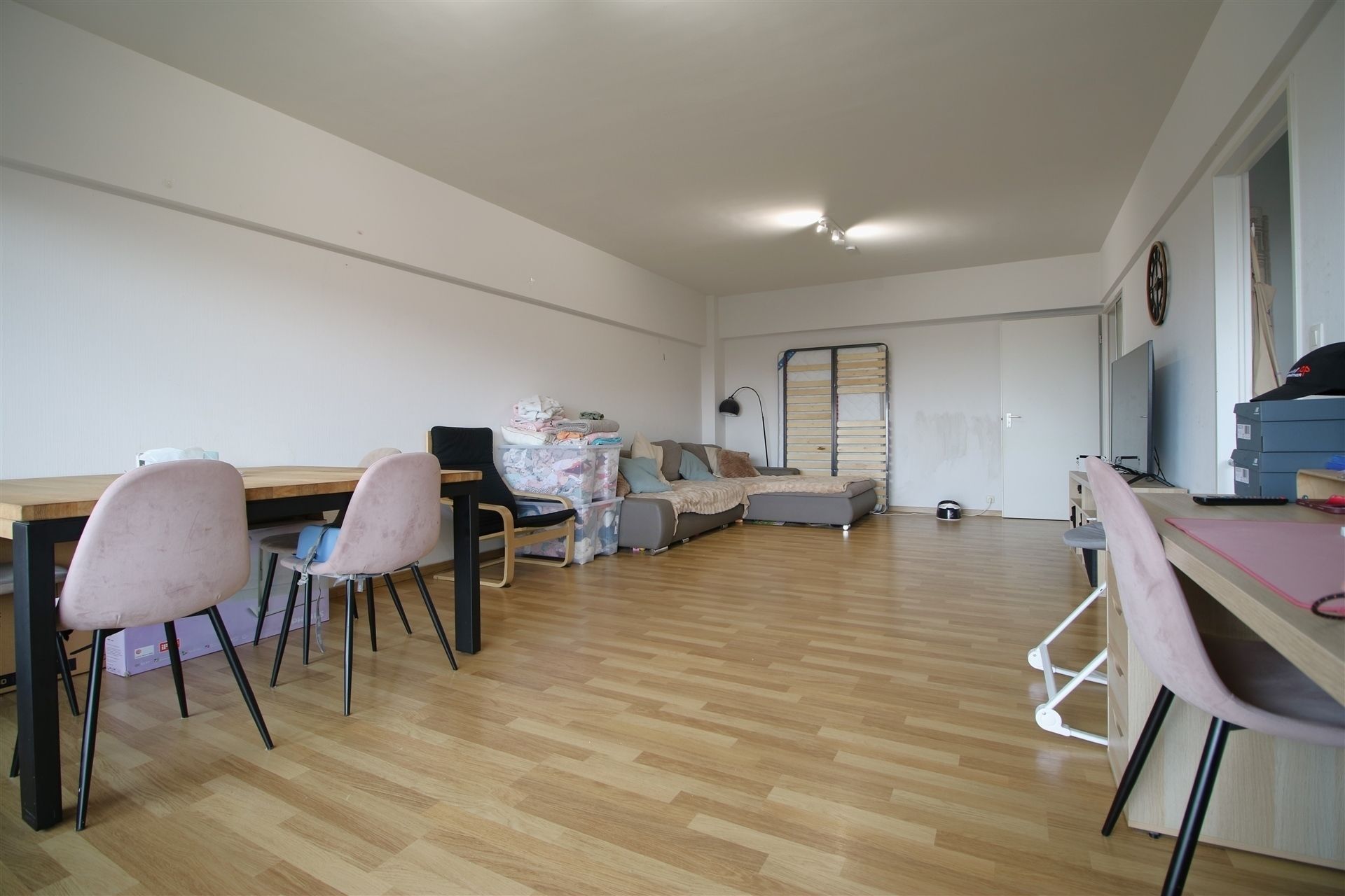 Ruim appt 2 slpk, terras en parking foto 2