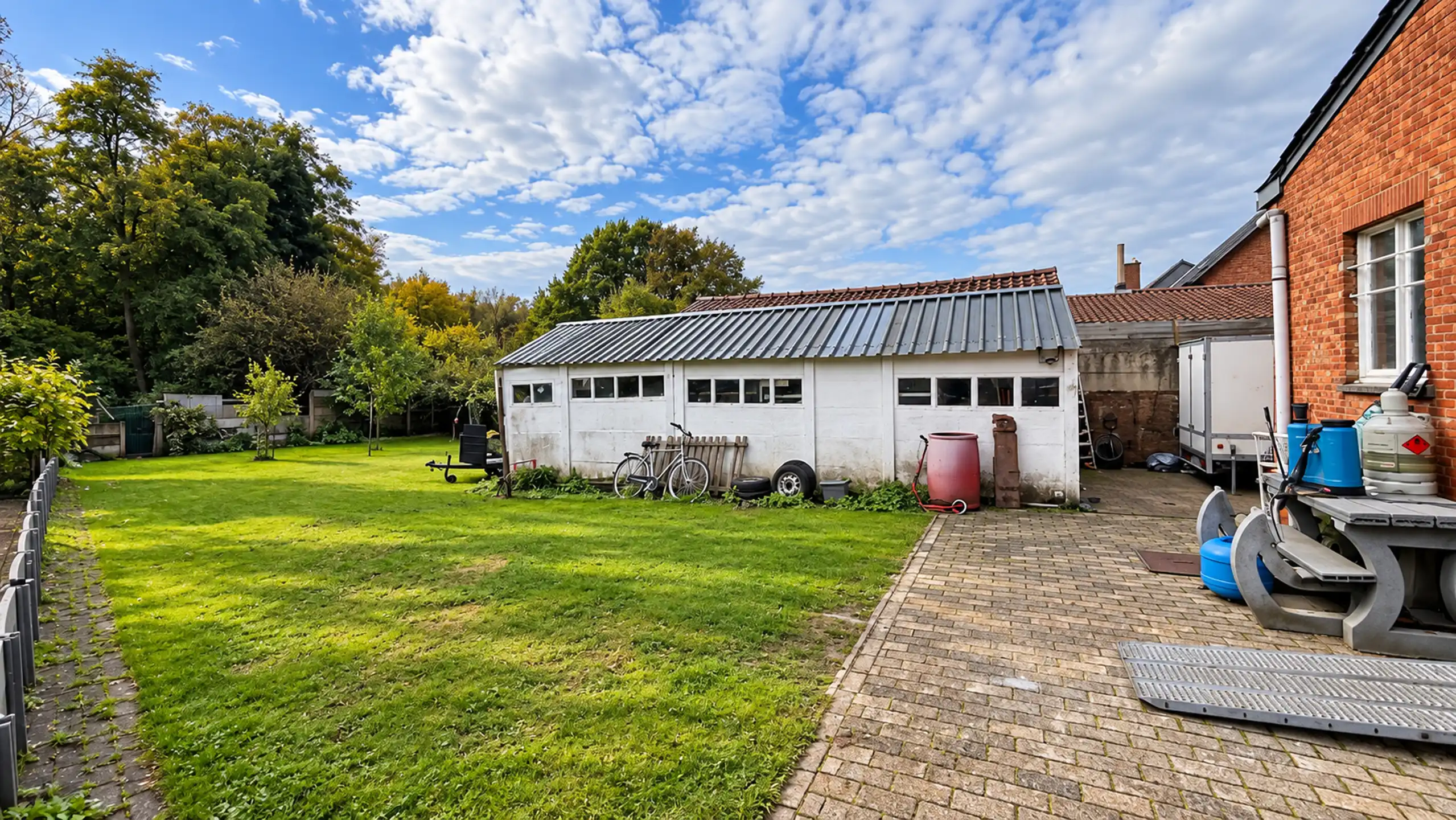 Instapklare halfopen bebouwing met zonnige tuin en garagebox foto 28