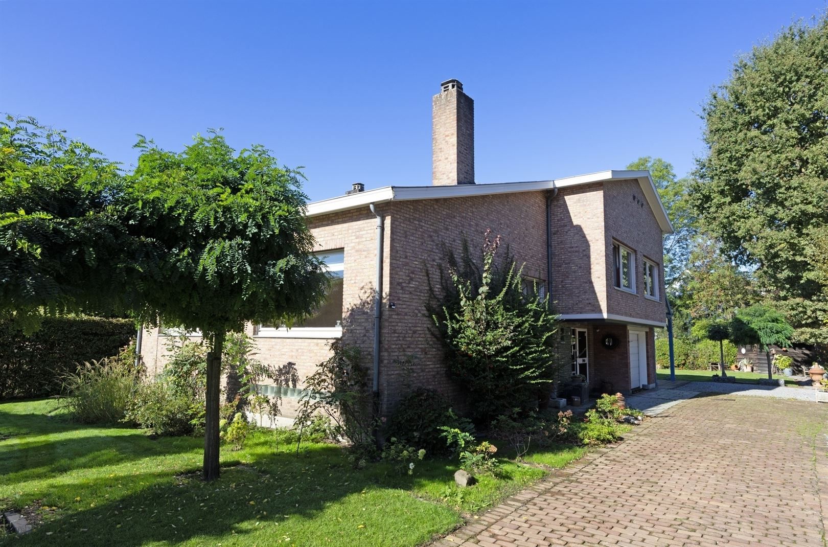 Te renoveren woning in het gegeerde Henegauwberg