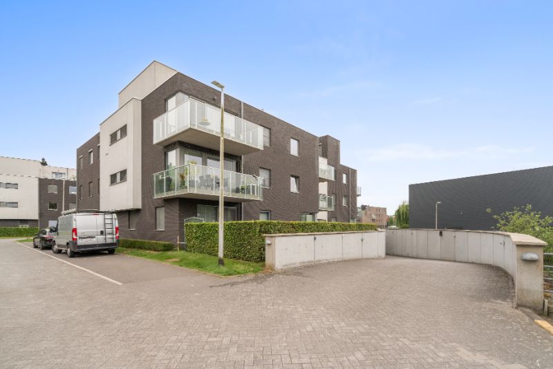 Instapklaar gelijkvloers appartement in het hart van Lokeren! foto 15