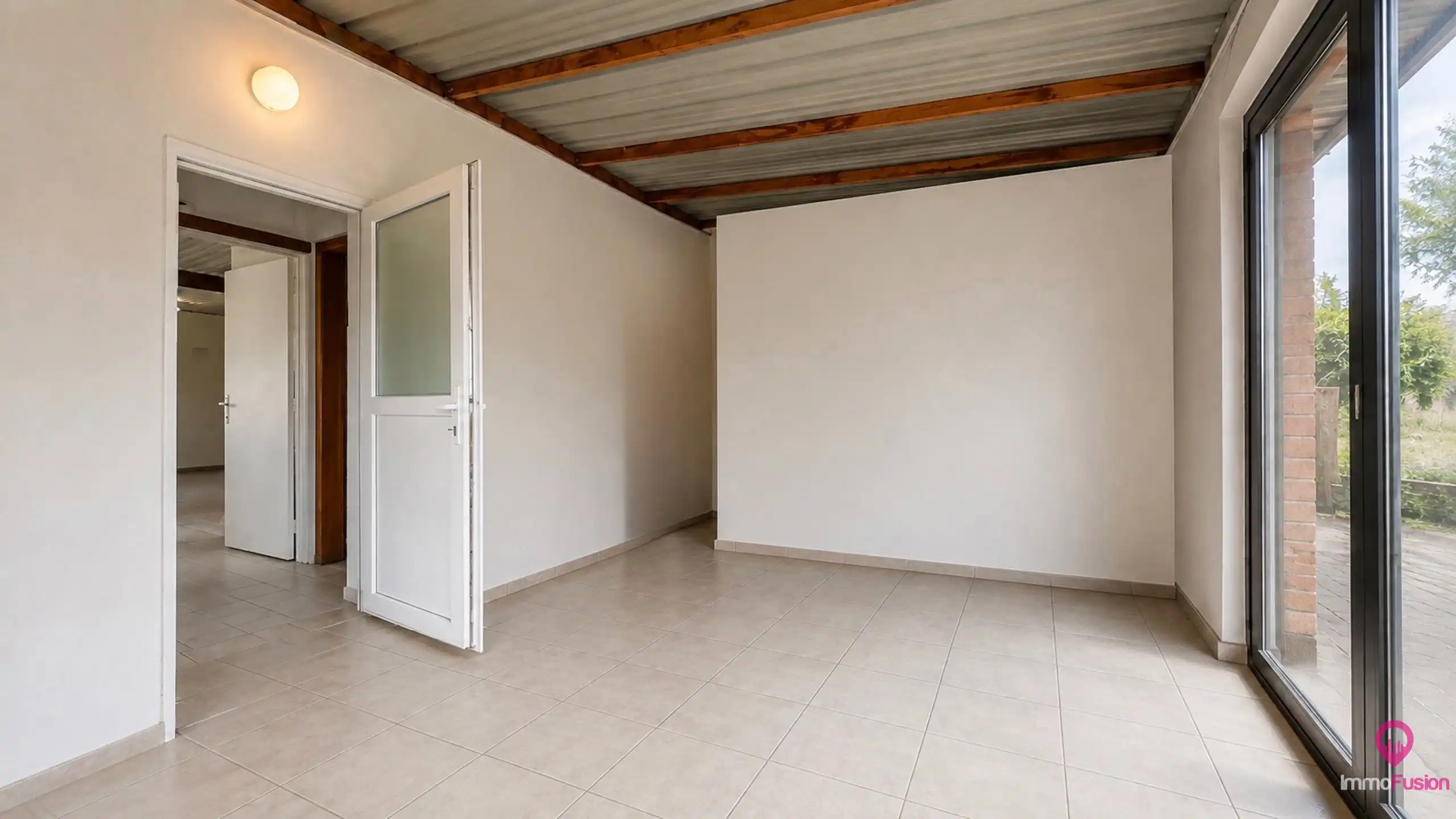 Instapklare woning met veranda, tuin en garage! foto 11