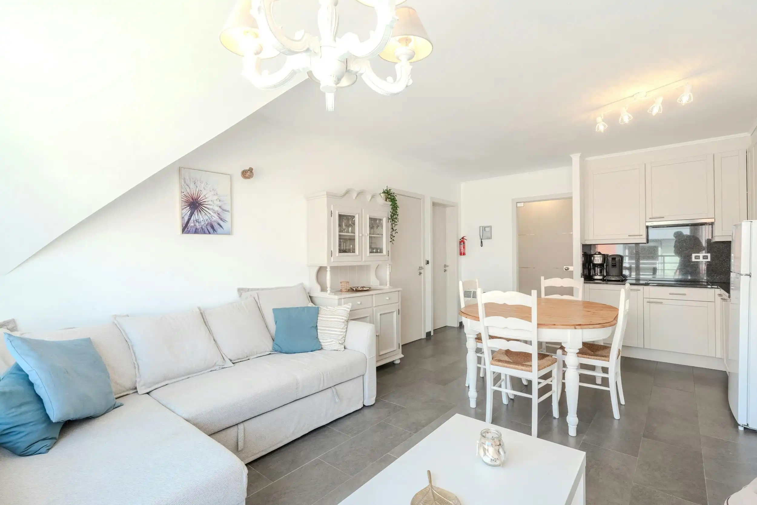 Instapklaar appartement met één slaapkamer en terras foto 7