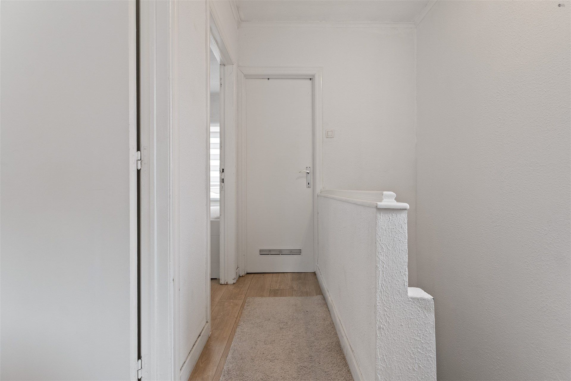 Centraal gelegen halfopen bebouwing met 3 slaapkamers. foto 11