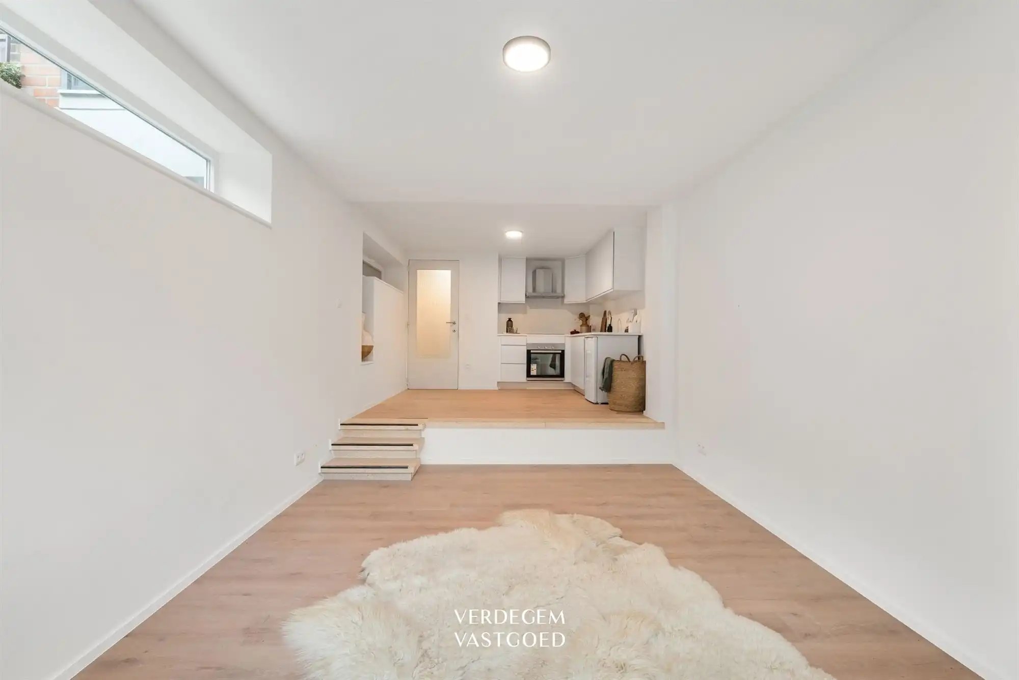 Sfeervolle studio met open keuken en fijne buitenruimte foto 4
