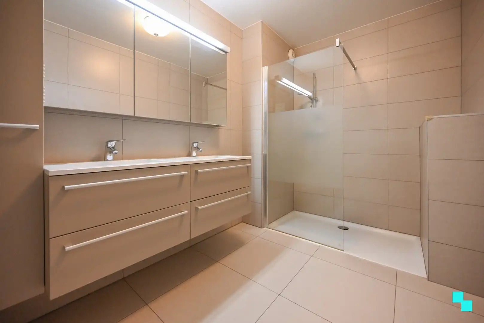Riant 3-slaapkamerappartement met zicht op de vaart te Izegem foto 16