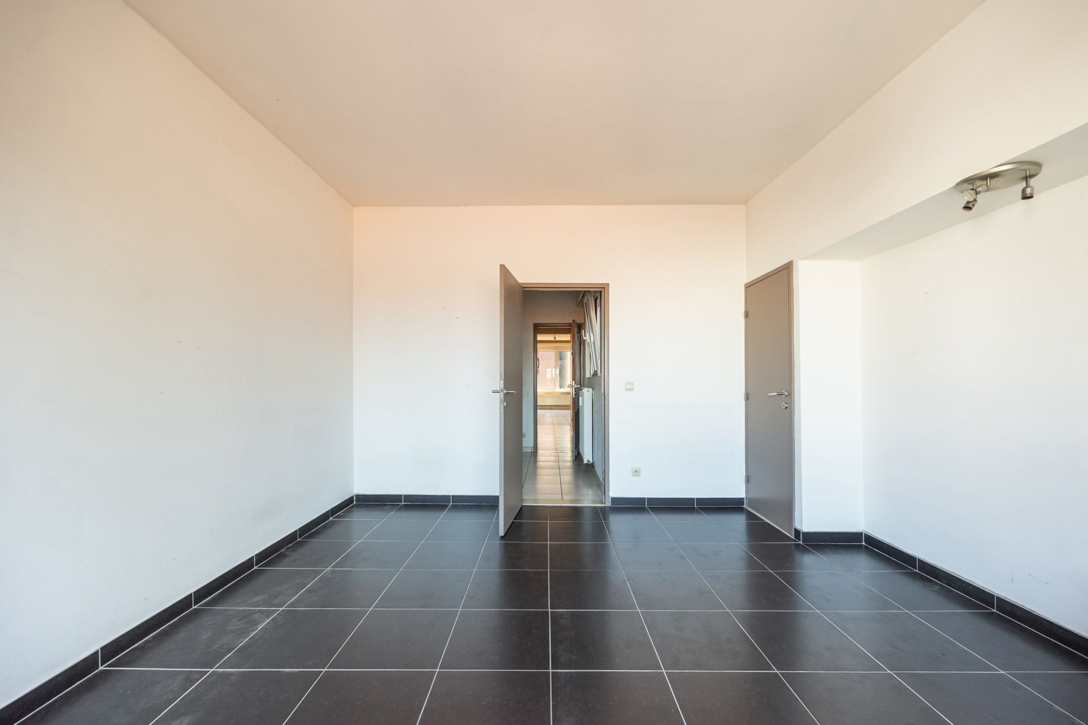 ANTWERPEN - Eén slaapkamer appartement met staanplaats foto 5