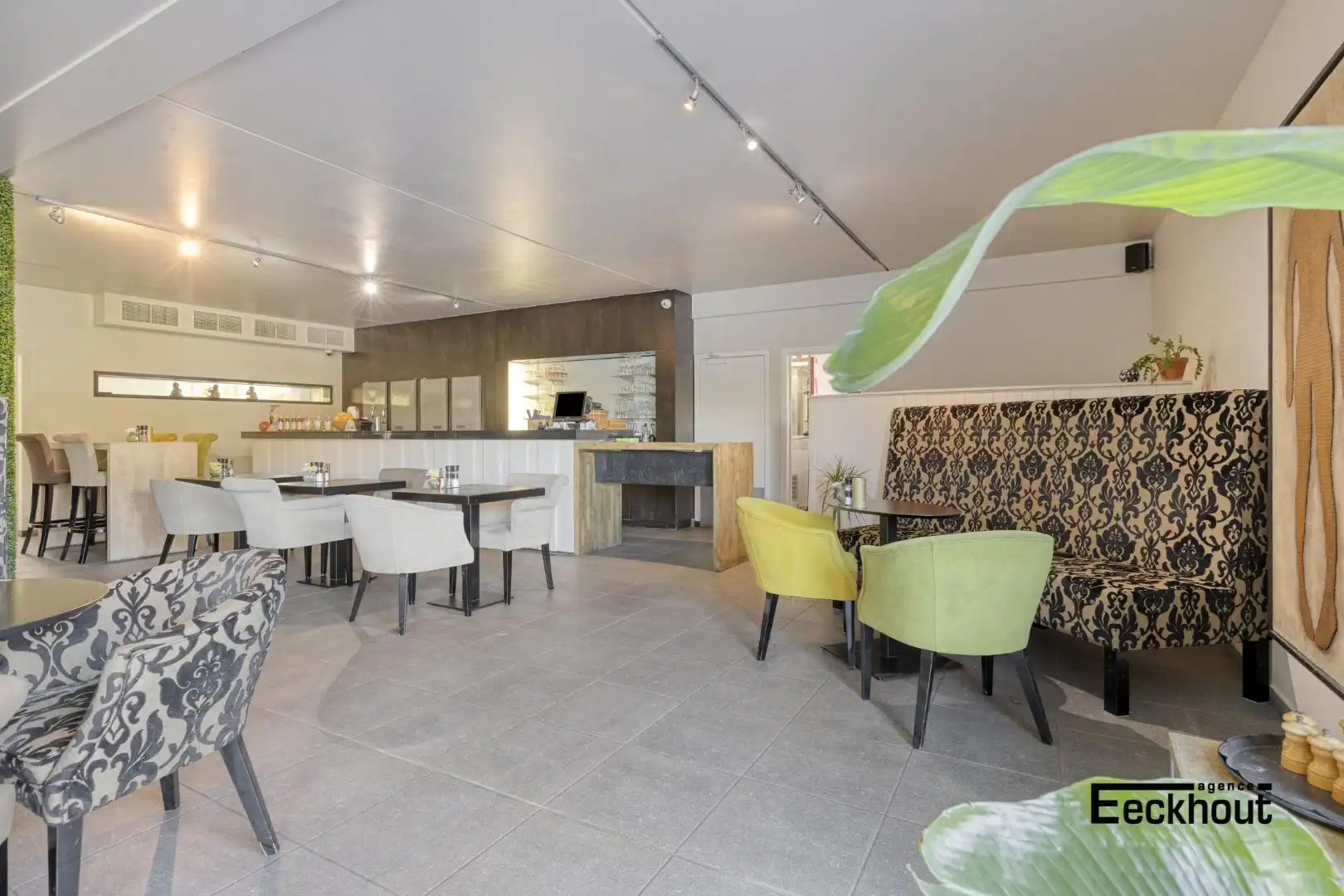 Handelscomplex op gunstige locatie foto 10