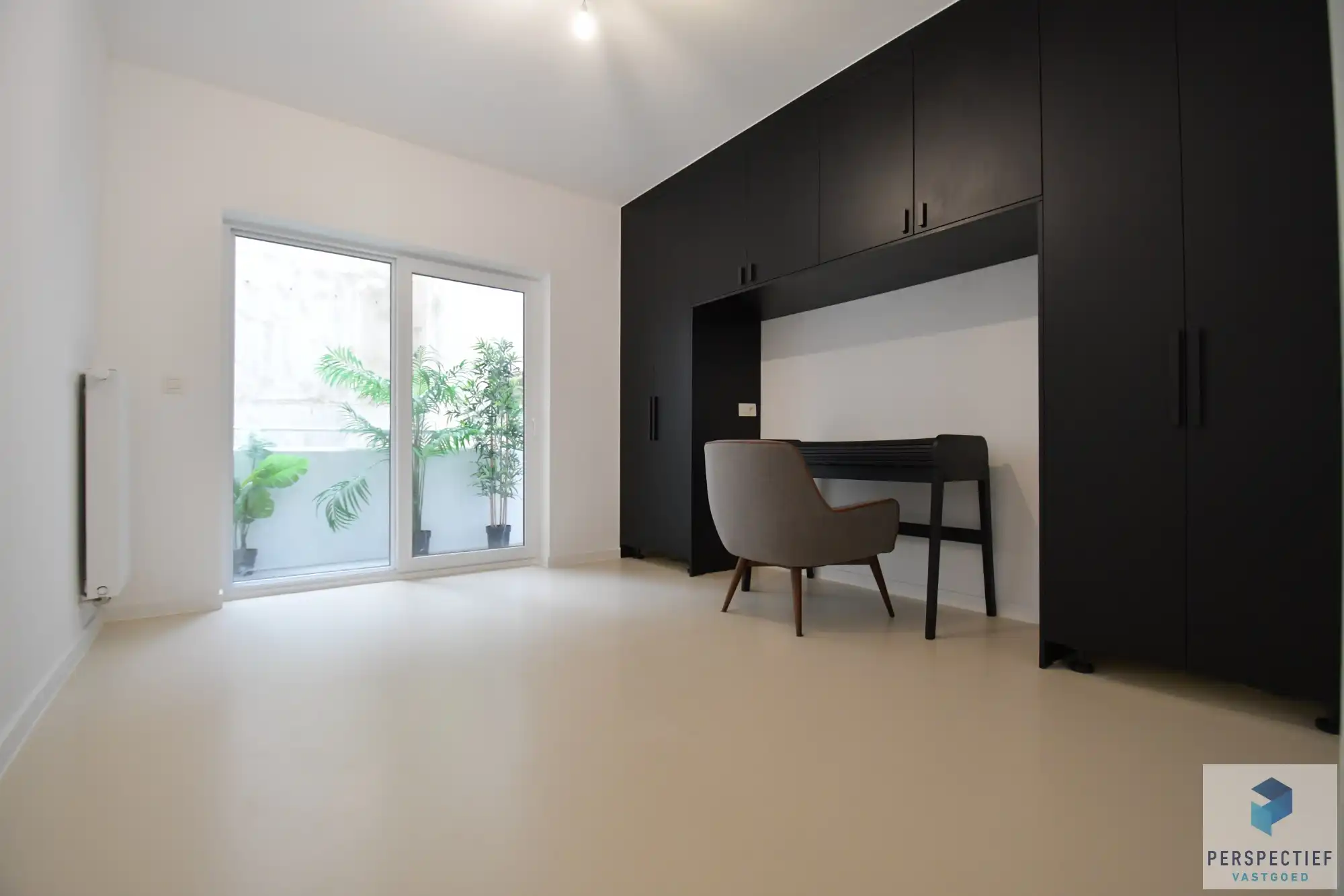 RUIM LICHTRIJK GERENOVEERD APPARTEMENT aan het LEOPOLD PARK foto 7