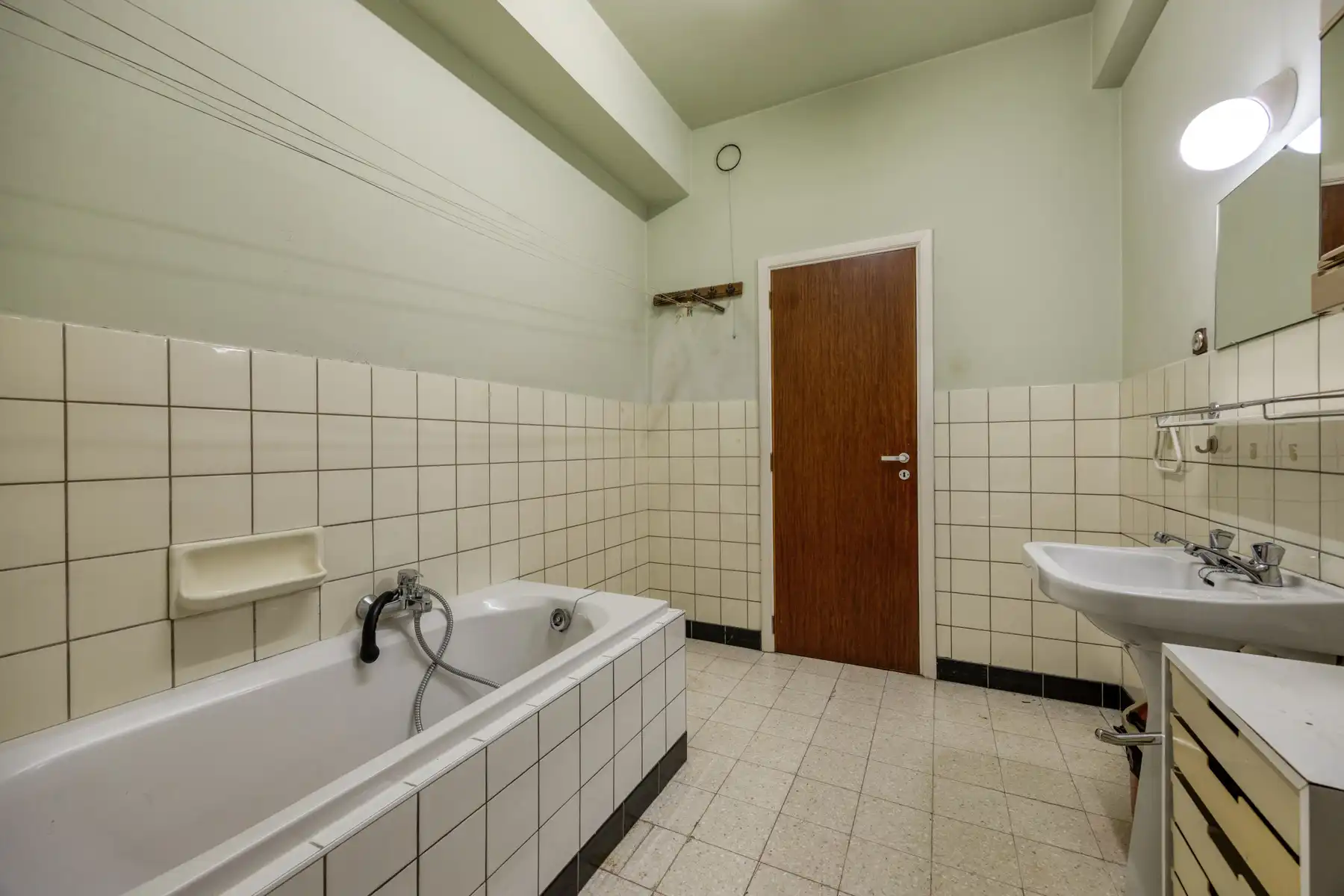 Goed gelegen gelijkvloersappartement met 2 slaapkamers foto 17