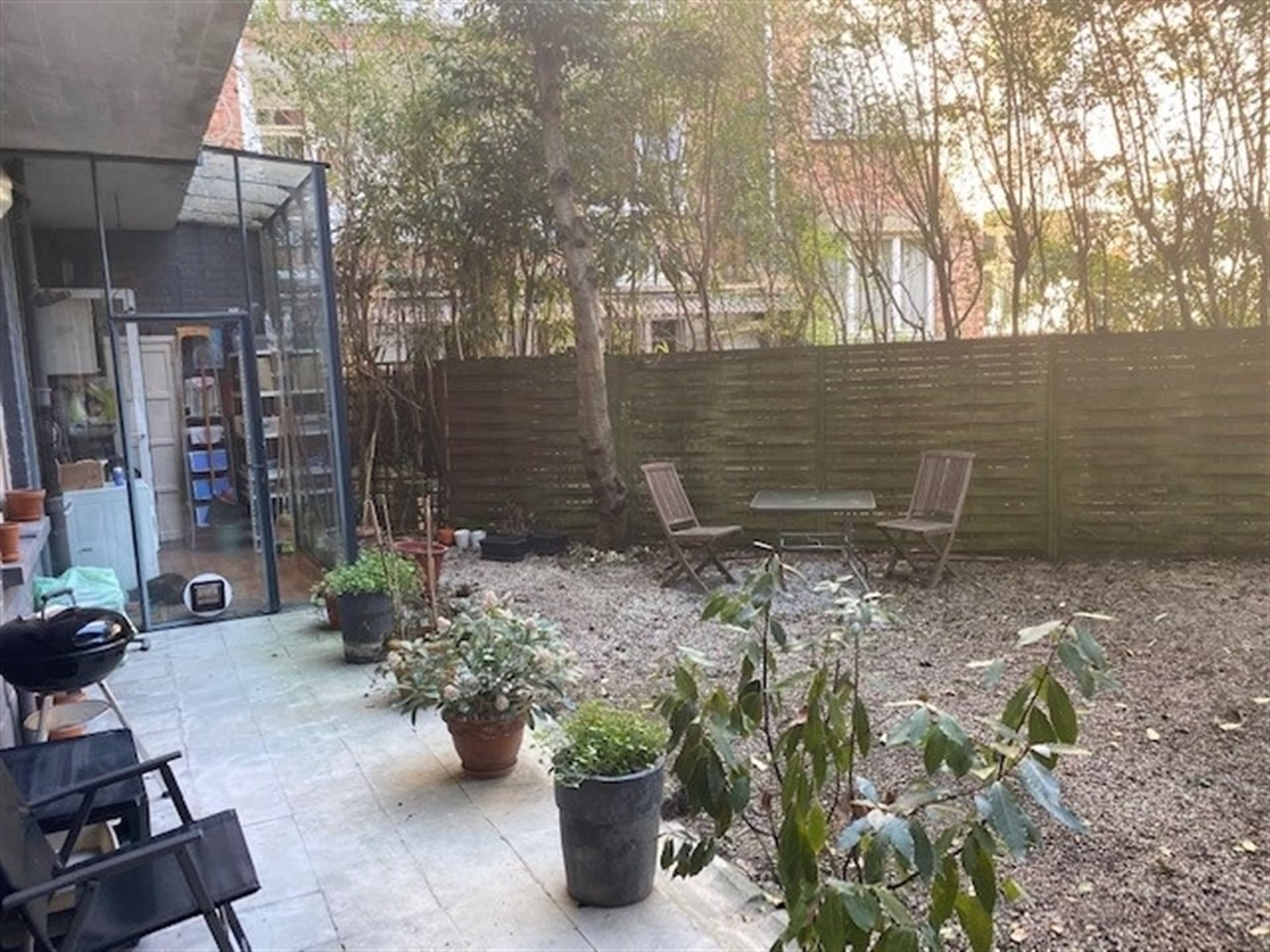 Prachtig gelijkvloers appartement met ruime tuin op een toplocatie. foto 16