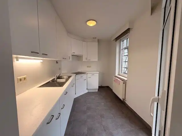 Verzorgd appartement met 1 slaapkamer, terras en lift. foto 3