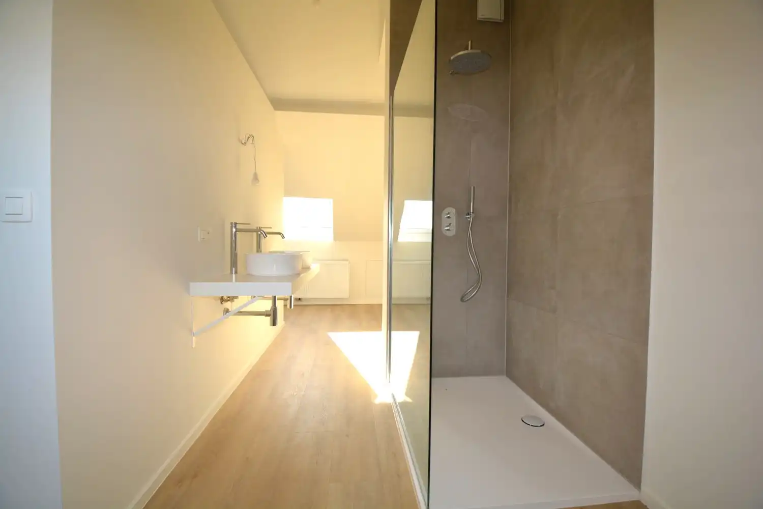 KWALITATIEF GERENOVEERDE WONING OP 835 m²! foto 11