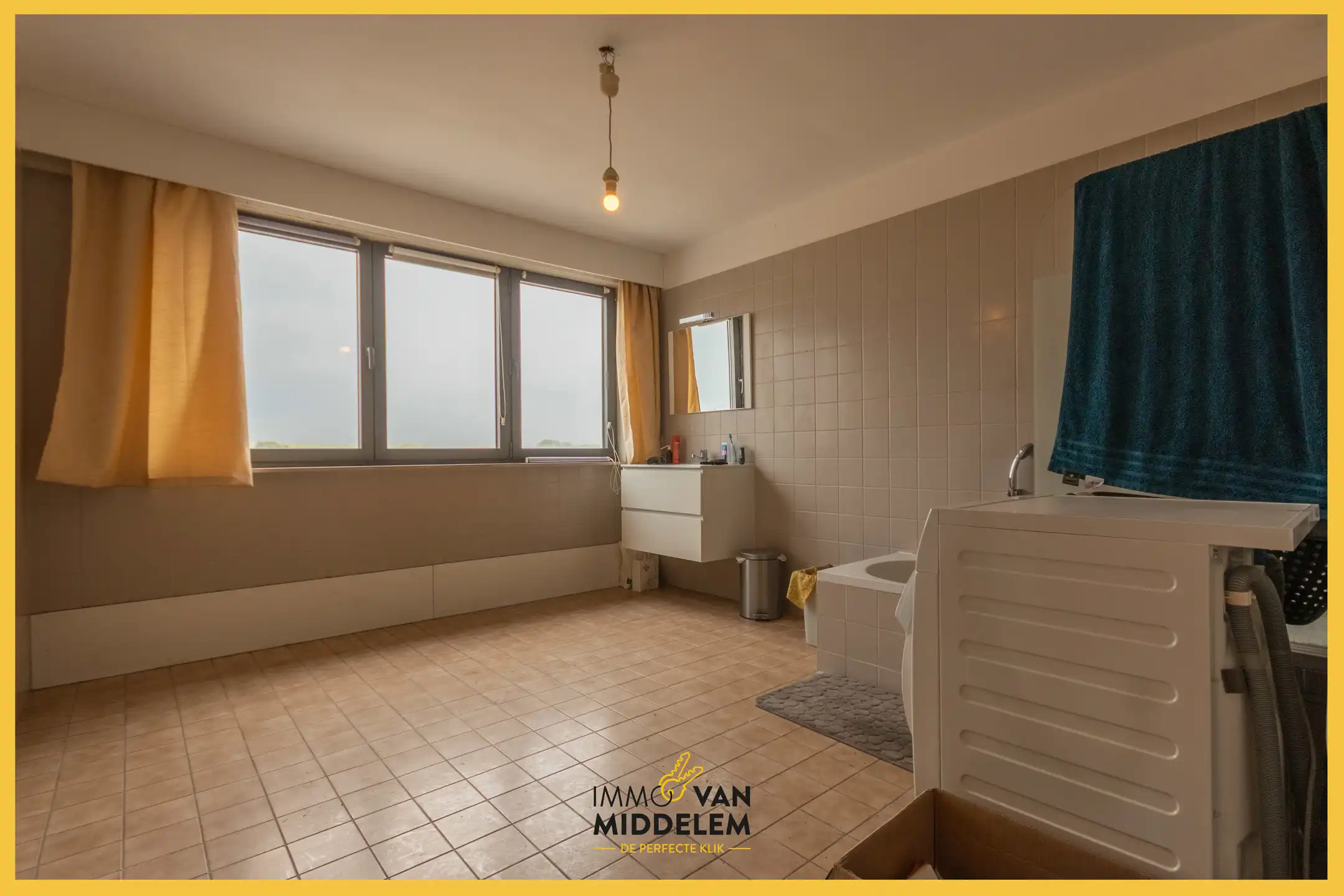 LICHTRIJK en RUIM APPARTEMENT MET 2 KAMERS & GARAGE  foto 13