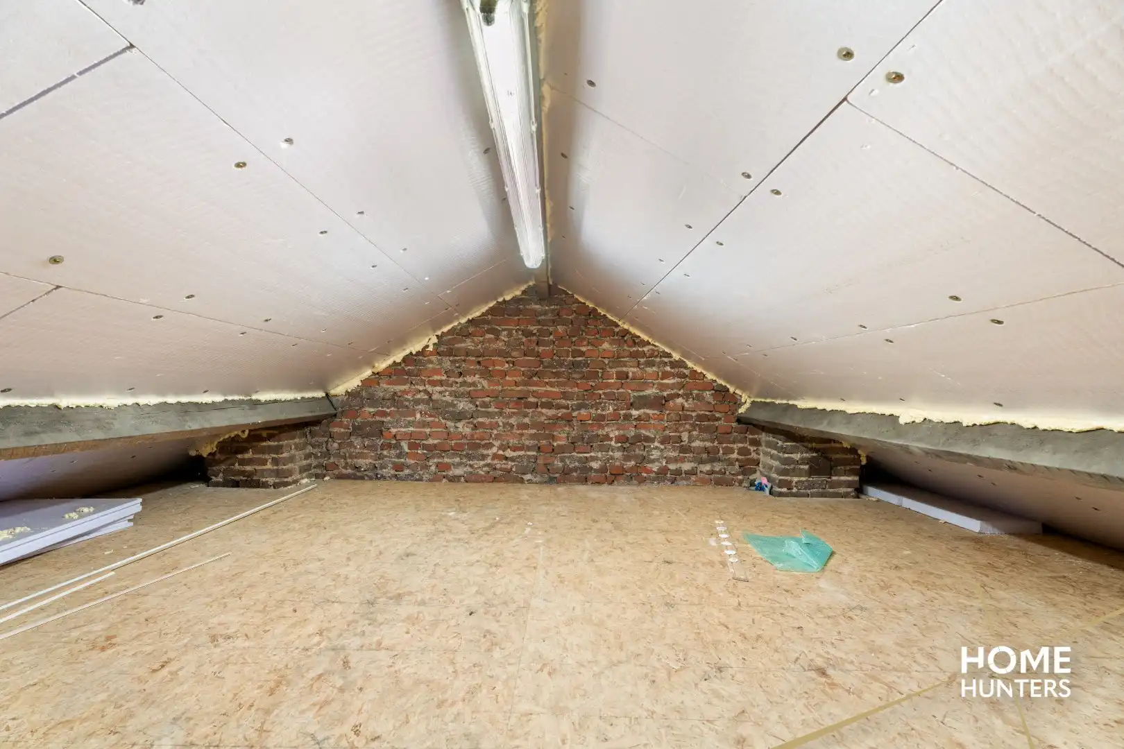 Praktische woning met 2 slaapkamers en uitgestrekte tuin in het rustige Wijtschate foto 13