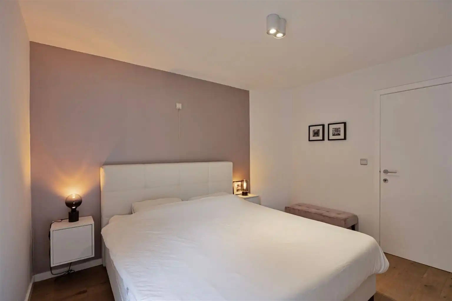 Gezellig, gerenoveerd 1-slaapkamerappartement met dressing/bureelruimte op een toplocatie nabij de Markt van Maaseik. foto 9