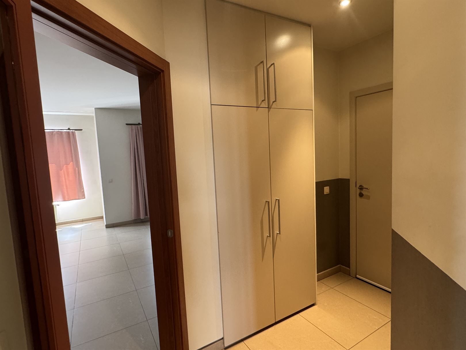 Modern instapklaar 2 slaapkamer appartement foto 19