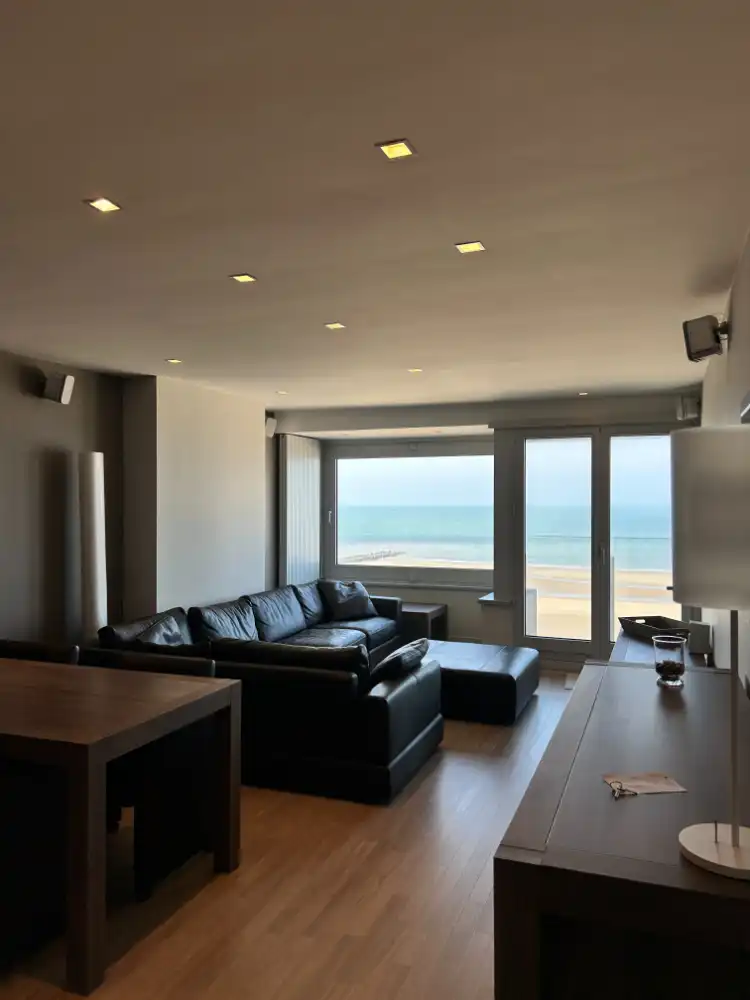 Gemeubeld appartement te huur op de zeedijk van Oostende foto 4