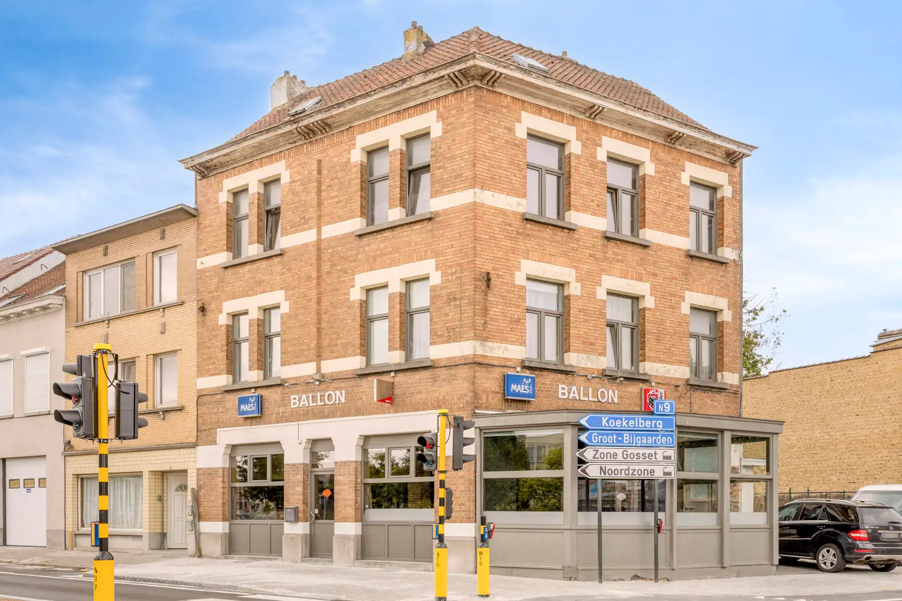 Handelspand met 2 vergunde appartementen  foto {{pictureIndex}}