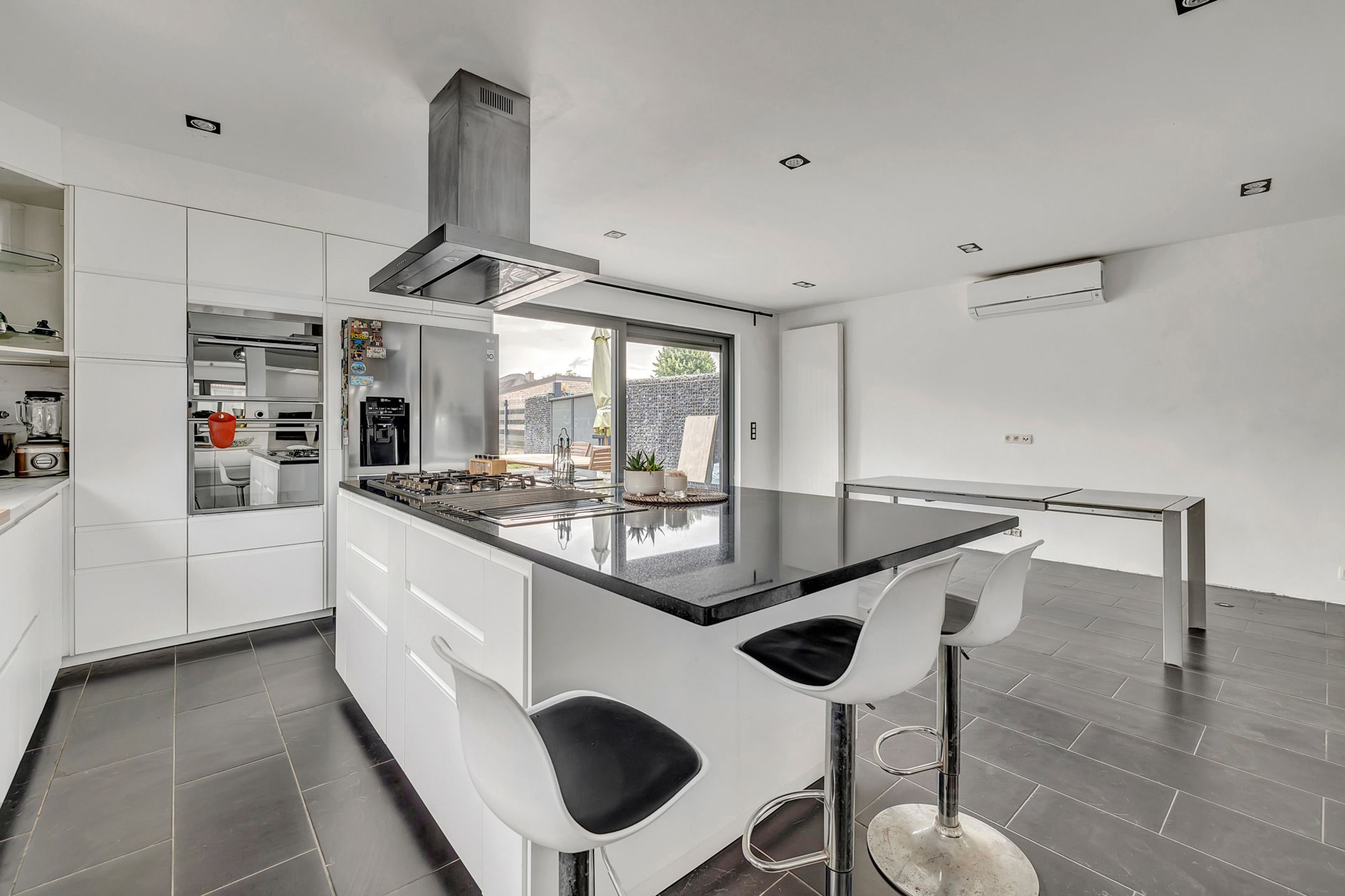 Instapklare villa met 6 slpk en uitstekende mobiliteitsscore foto {{pictureIndex}}