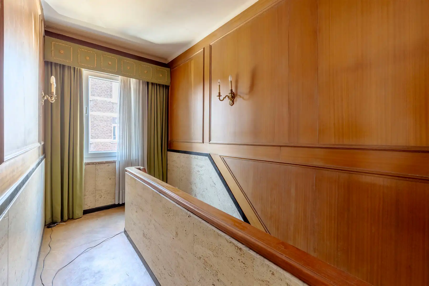 Te renoveren appartement met ruim magazijn/garage foto 10