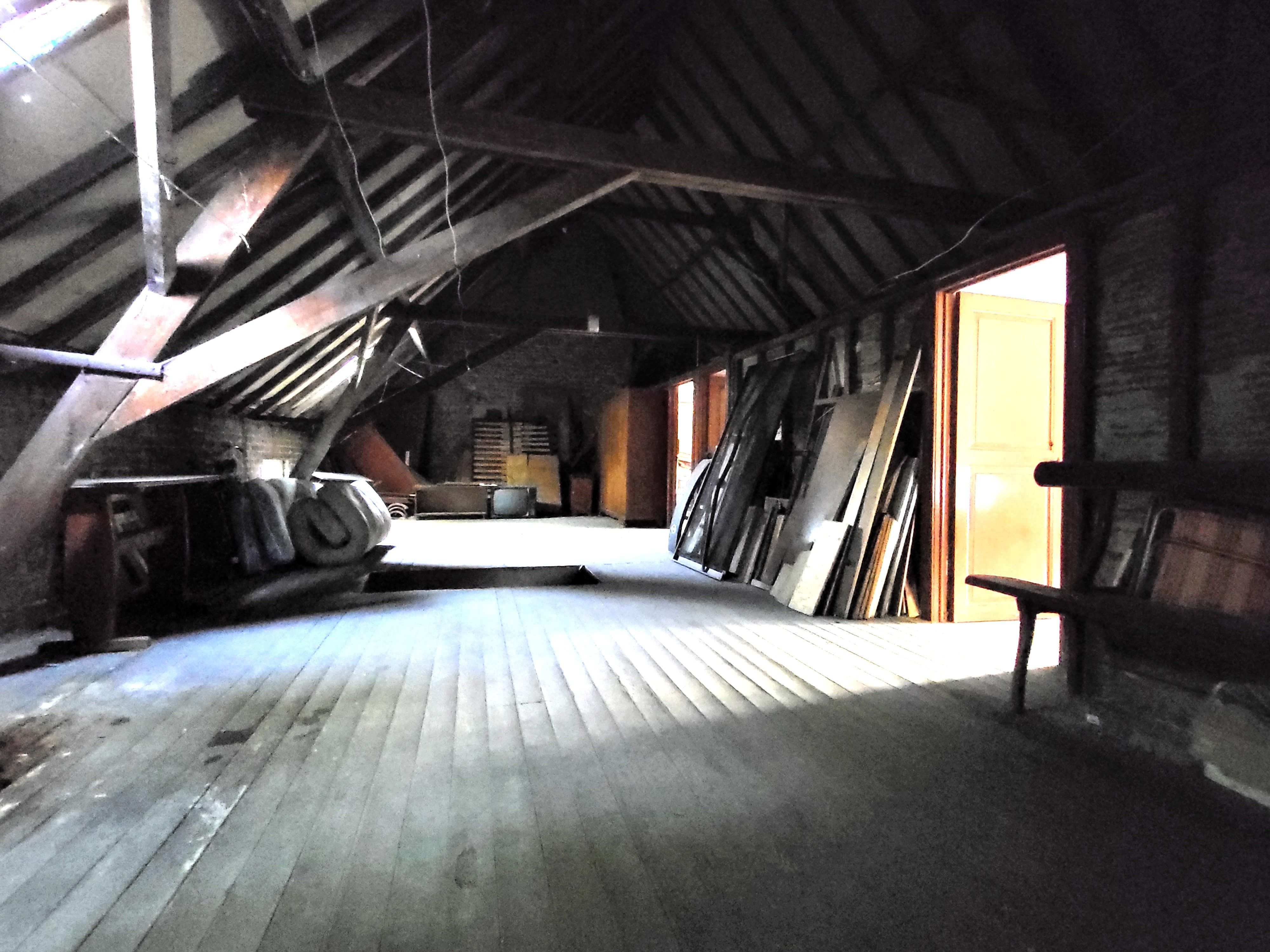 Prachtig te renoveren burgerwoning op 318m² met ruime garage en stalling. foto 21