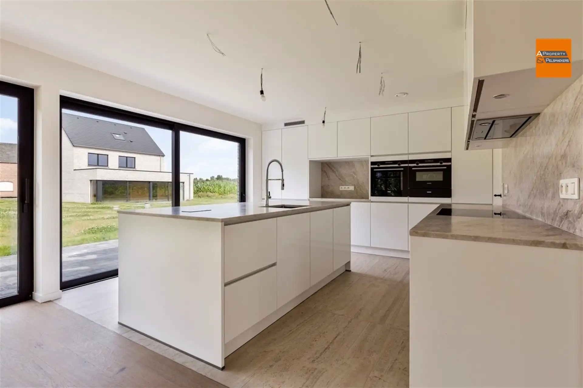 Nieuwbouwwoning met 4 slaapkamers foto 12