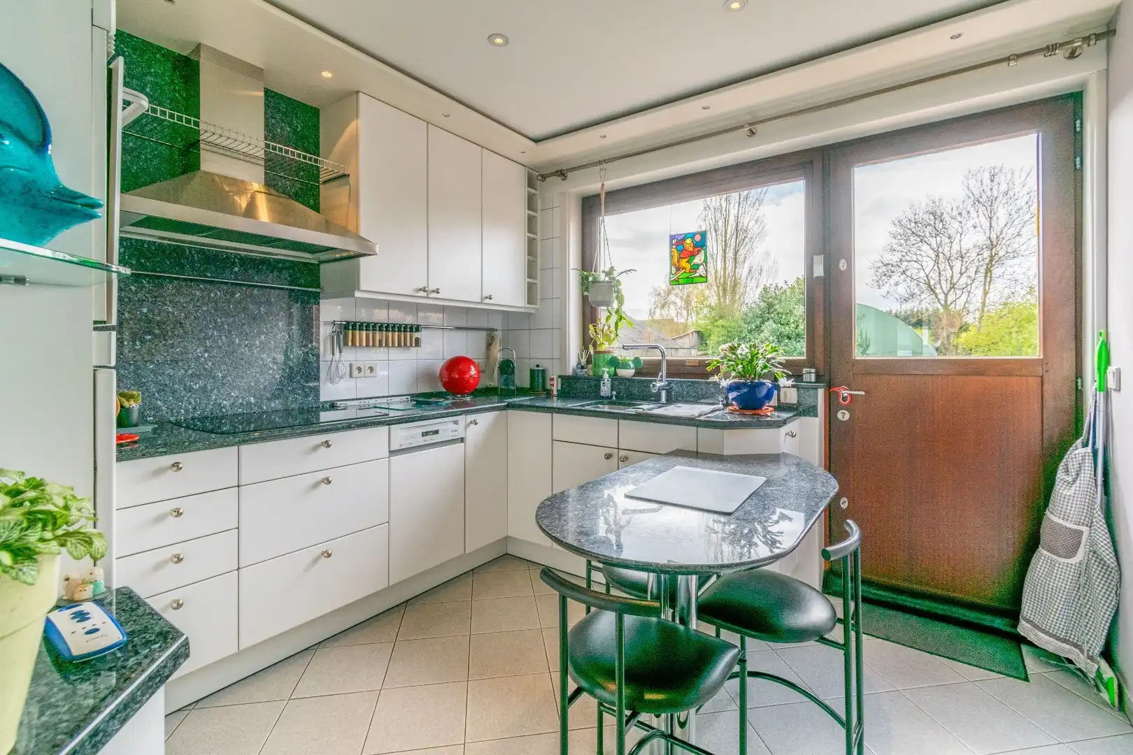 Een perfect onderhouden, degelijke bel-étage te Lot! foto 7