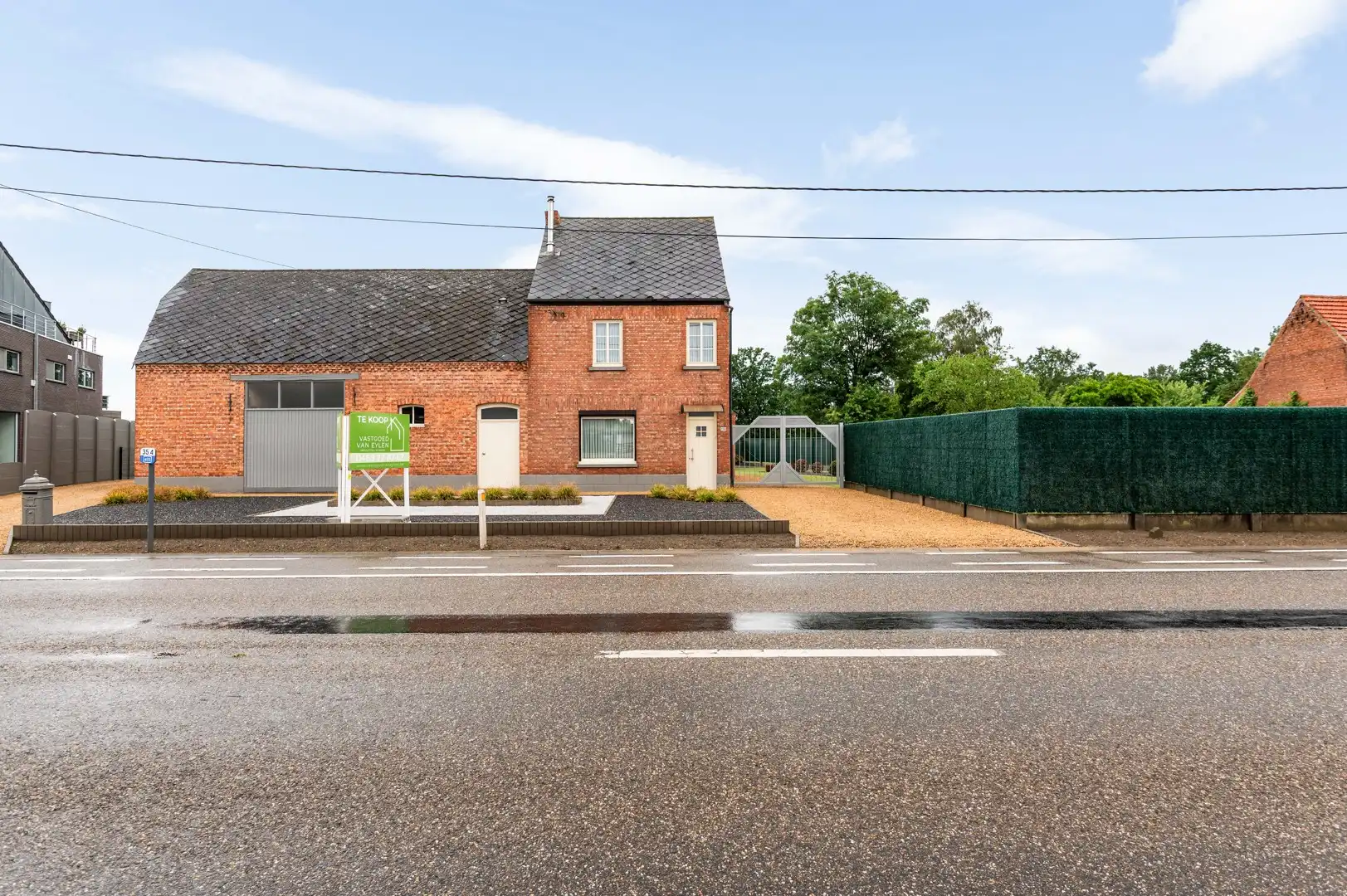 Te moderniseren woning met tal van mogelijkheden op centrale ligging in Herselt foto {{pictureIndex}}