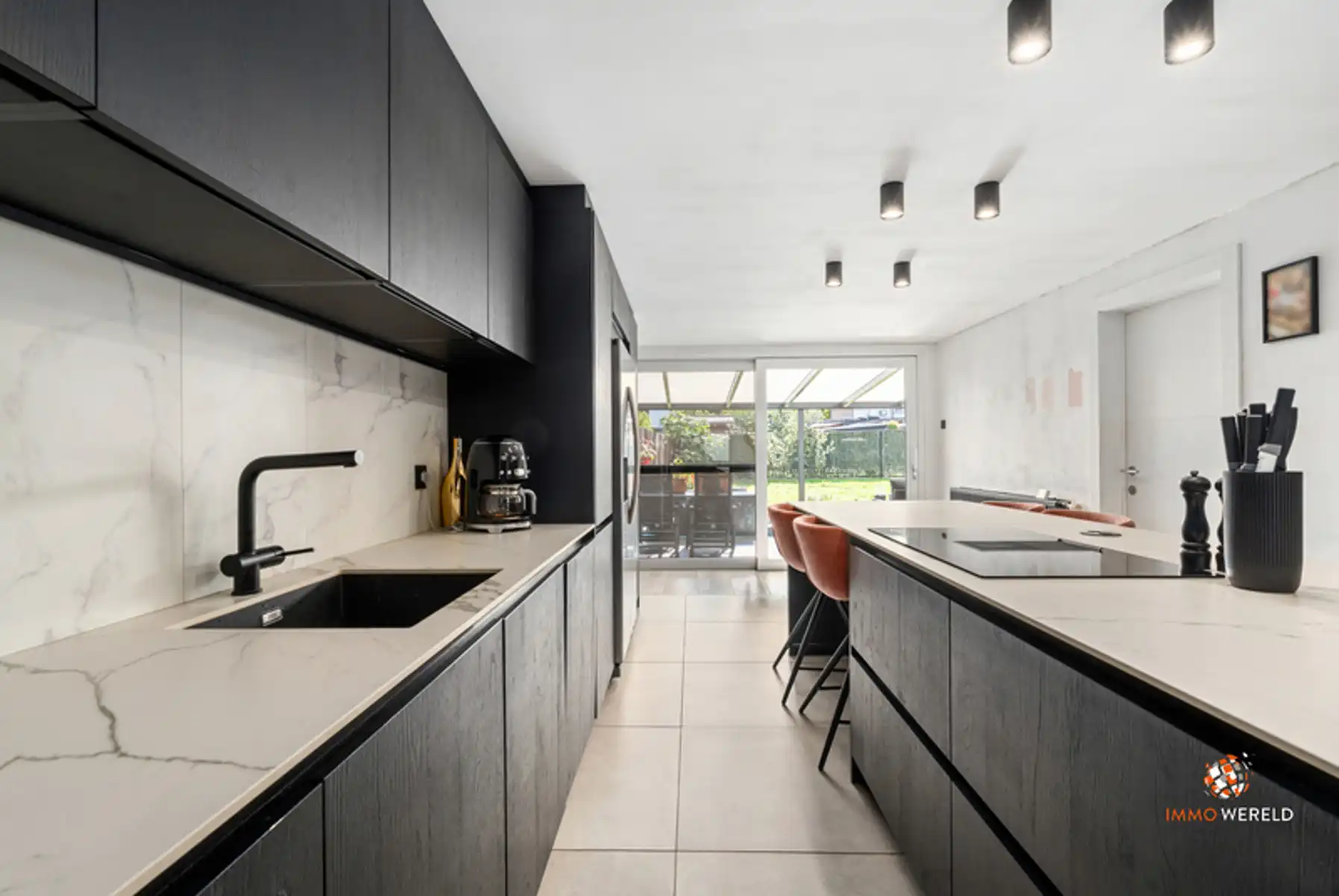 Prachtige gerenoveerde woning met 3 slaapkamers en grote tuin foto 10