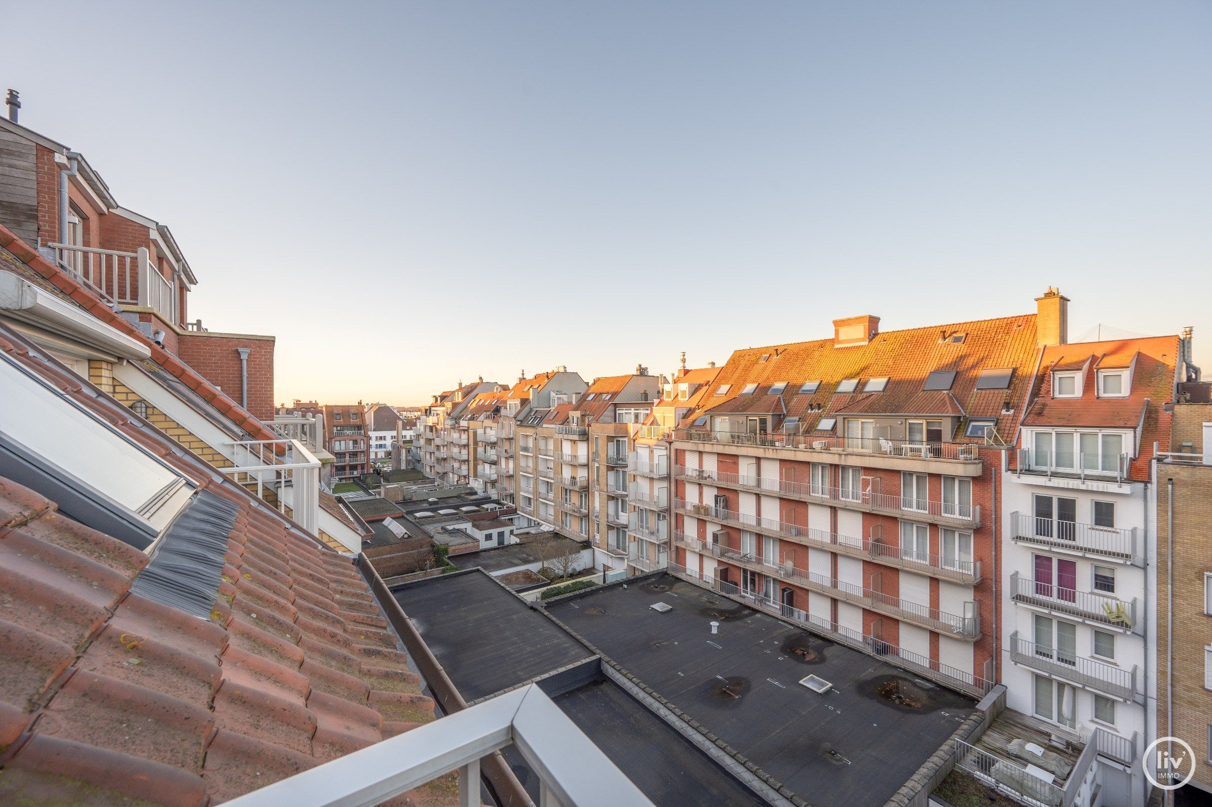 Aangenaam duplex appartement met ruime terrassen centraal gelegen op de Paul Parmentierlaan te Knokke. foto 17