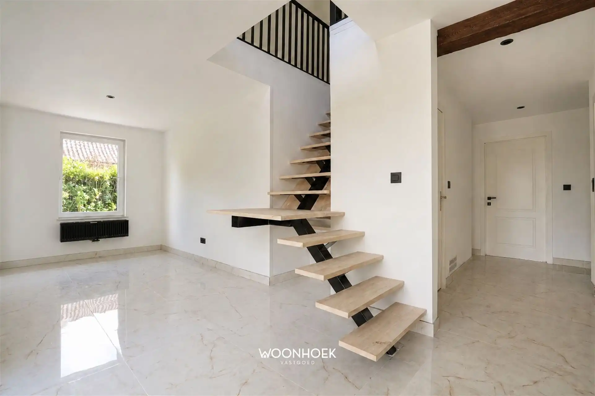 Gerenoveerde villa met bureau en 6 slaapkamers! foto 20