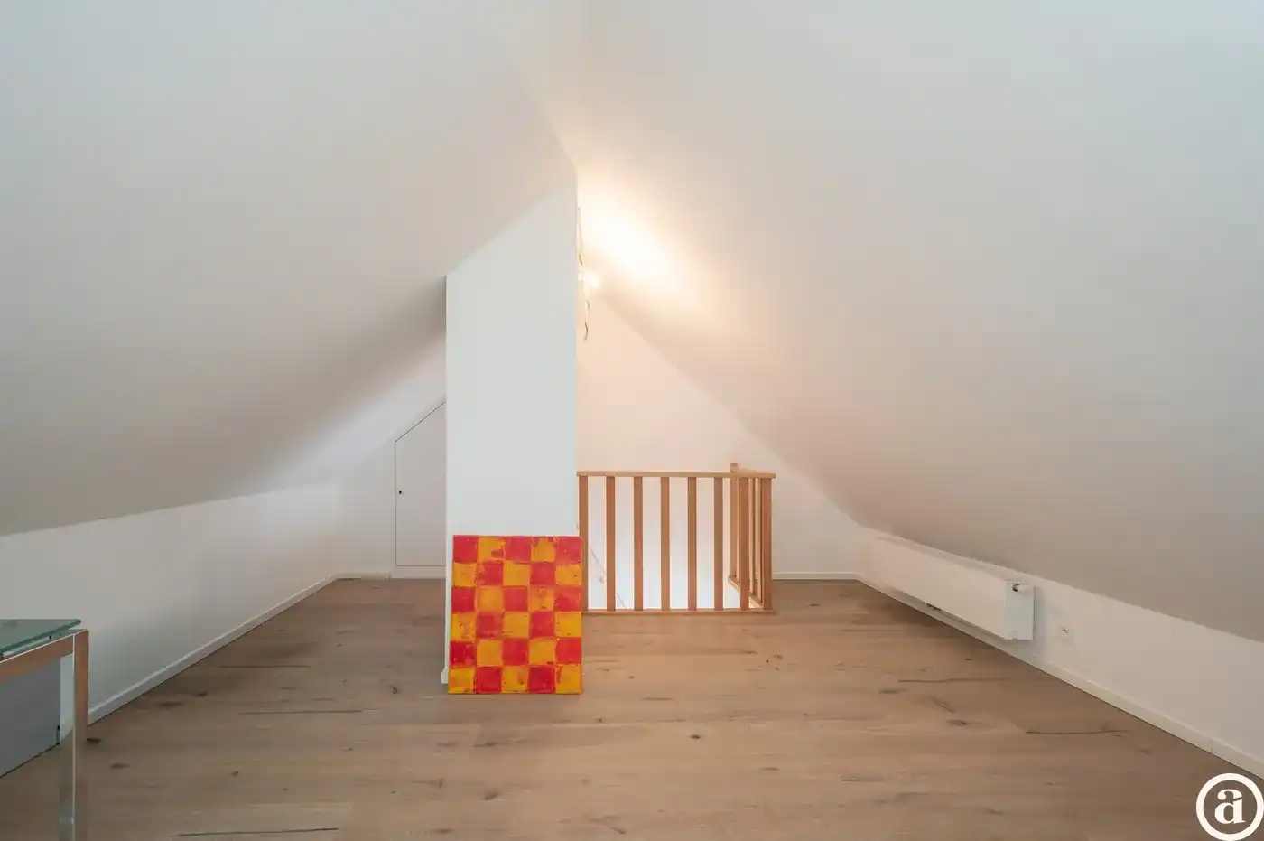 Recente woning aan het karaktervolle Oosthoekplein.          foto 24