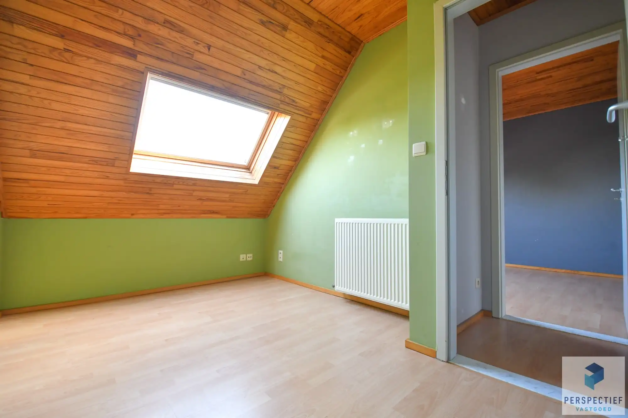 Instapklare GROTE (227m²) halfopen bebouwing (BJ 2001) met 4 slpks, dubbele garage & tuin foto 15