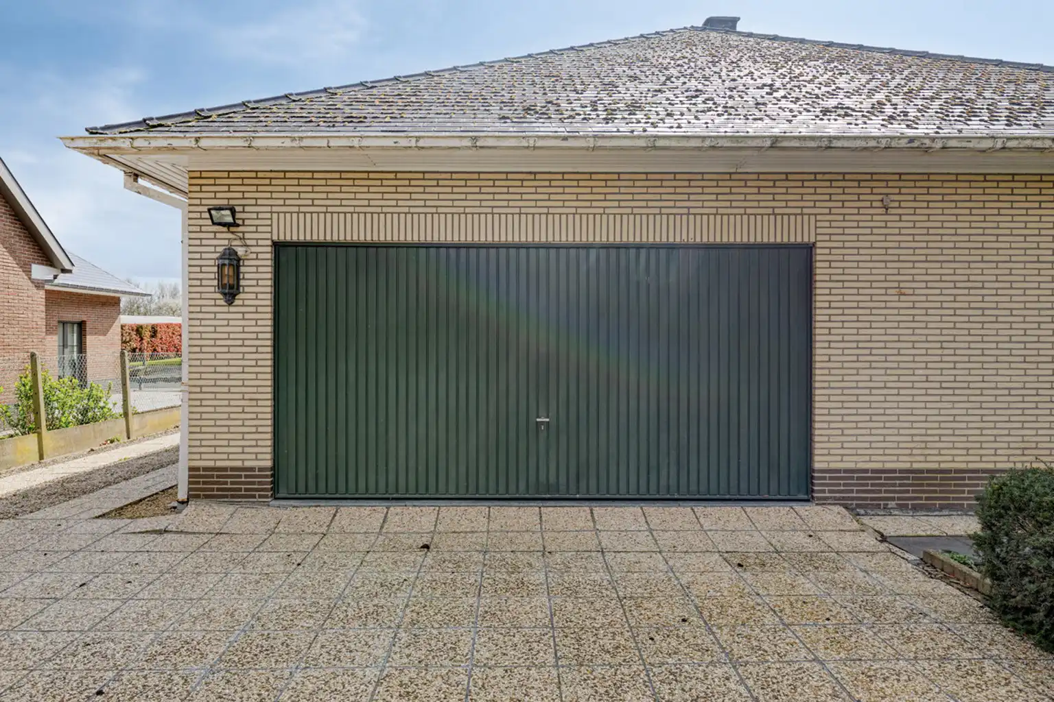 Bungalow van 176 m² met garage en tuin foto 19