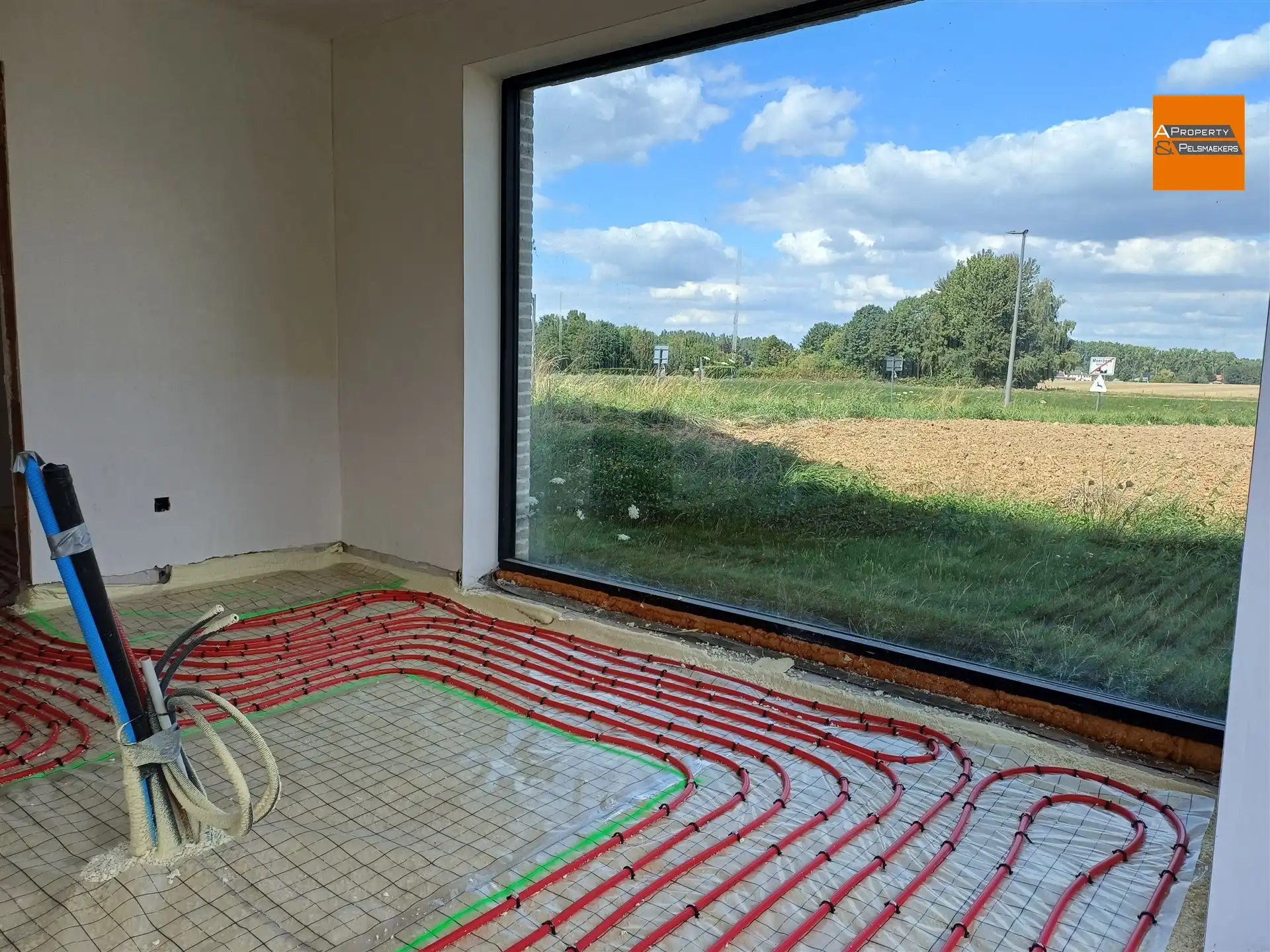 Ruime nieuwbouw villa met 4 slaapkamers foto 8