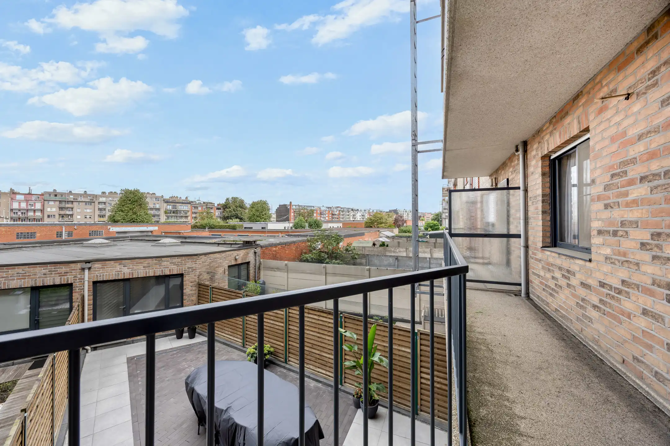 Mooi appartement op een 1v met 3 slaapkamers en terras en garage foto 14