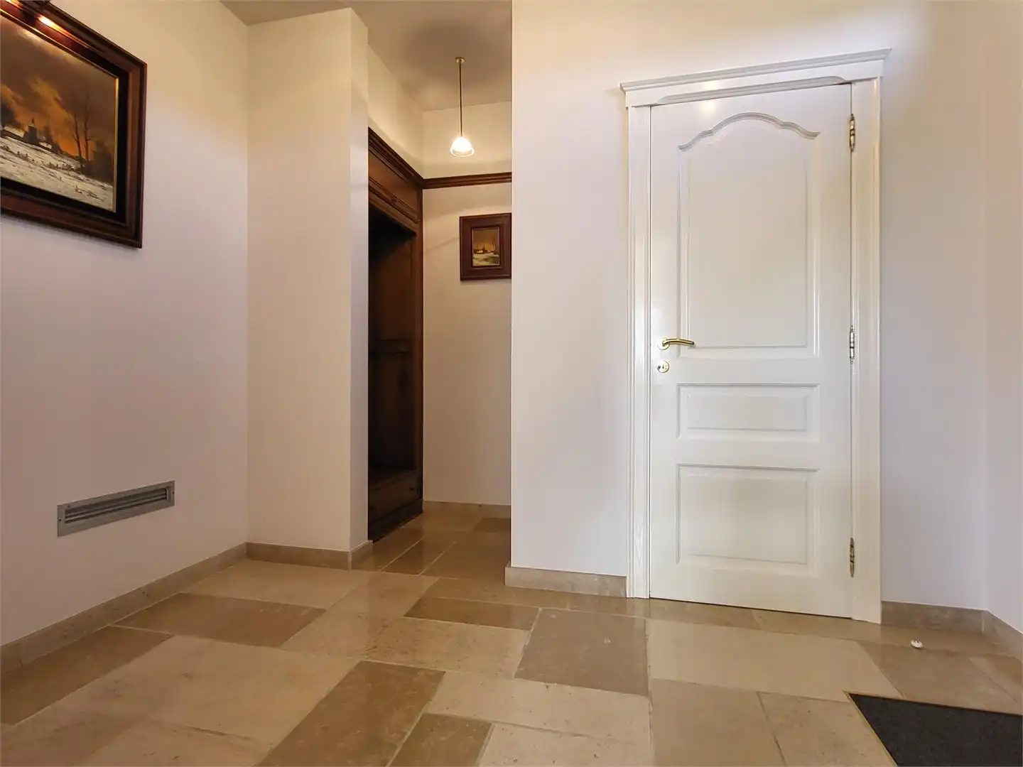Deze ruime en uitstekend onderhouden villa-bungalow op een perceel van 1.264 m² combineert comfort, functionaliteit en een aangename woonbeleving met een zuidgericht terras en een prachtig aangelegde tuin met zwembad en badhuis. foto 13