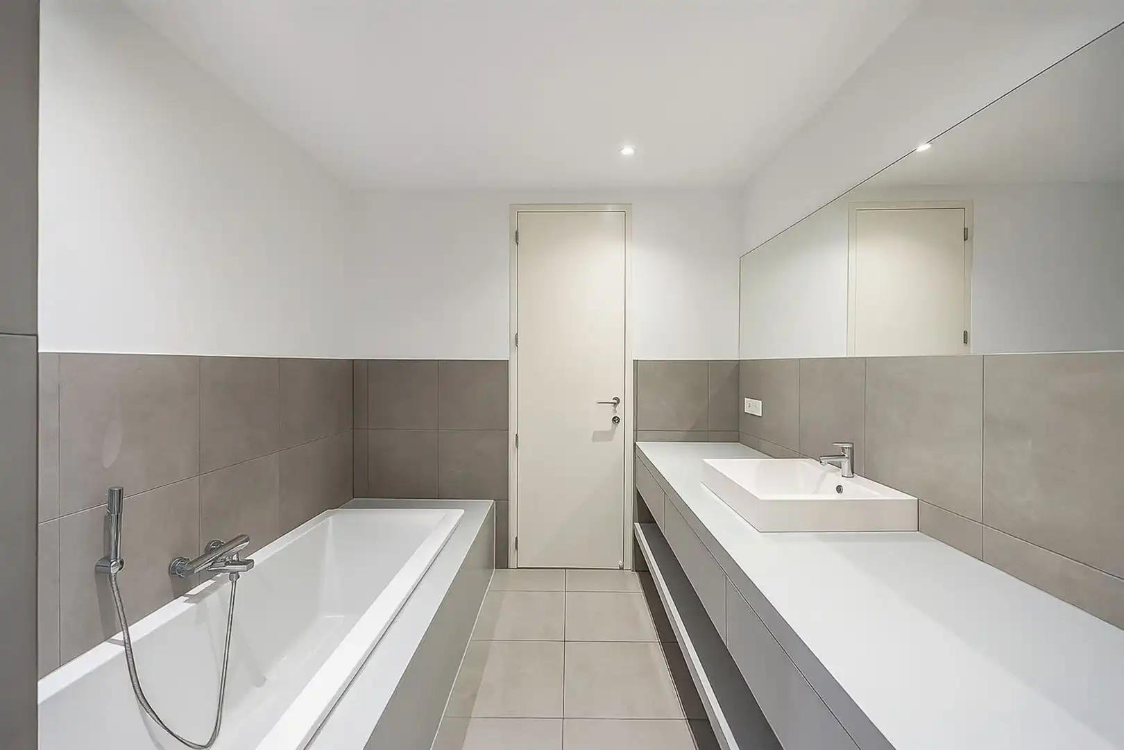 Recente & verrassende ruime woning met commercieel gelijkvloers foto 11