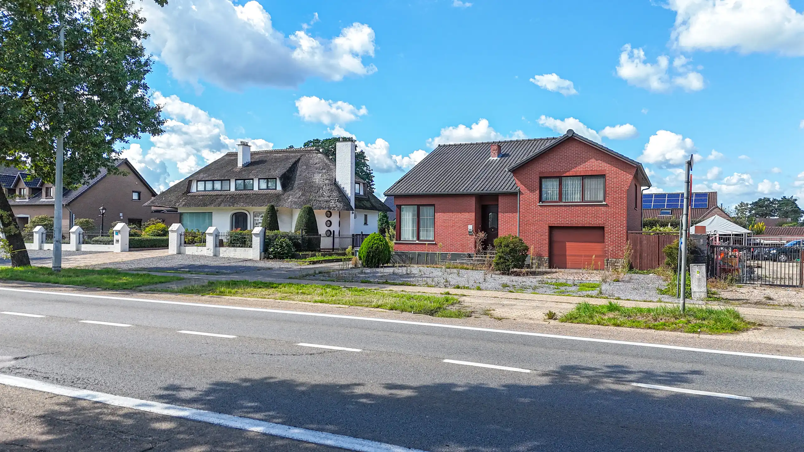 Ruime woning met 4 SLPK op een toplocatie! foto 3