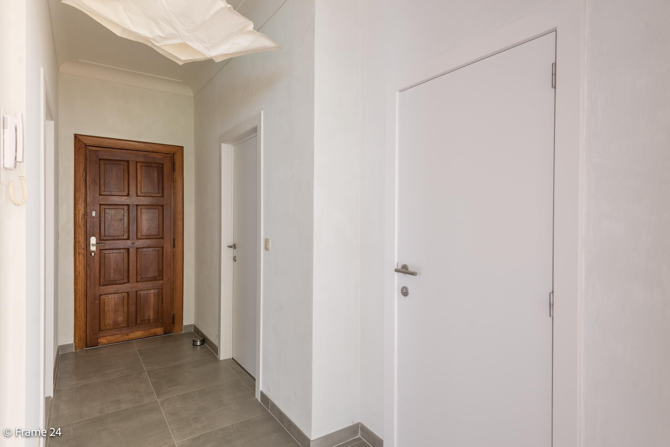Volledig gerenoveerd gelijkvloers appartement op toplocatie. foto 4