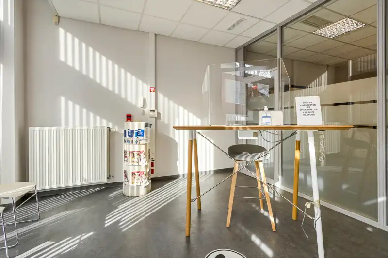 Kantoor van 490m² met parking op een TOPlocatie in centrum Eeklo! foto 5