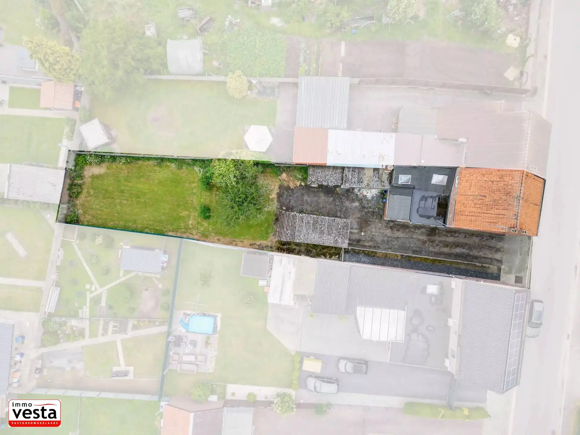 Ruime, centraal gelegen woning met renovatiepotentieel foto 3