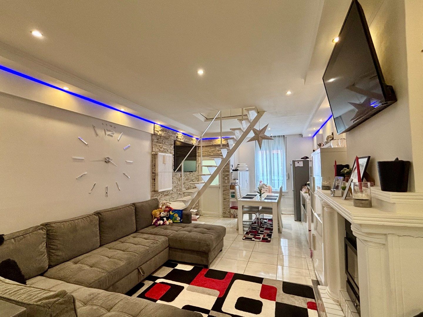 GERENOVEERDE RIJWONING MET 3 SLPKS, 2 BADKAMERS EN MOGELIJKHEID HUURGARAGE foto 8