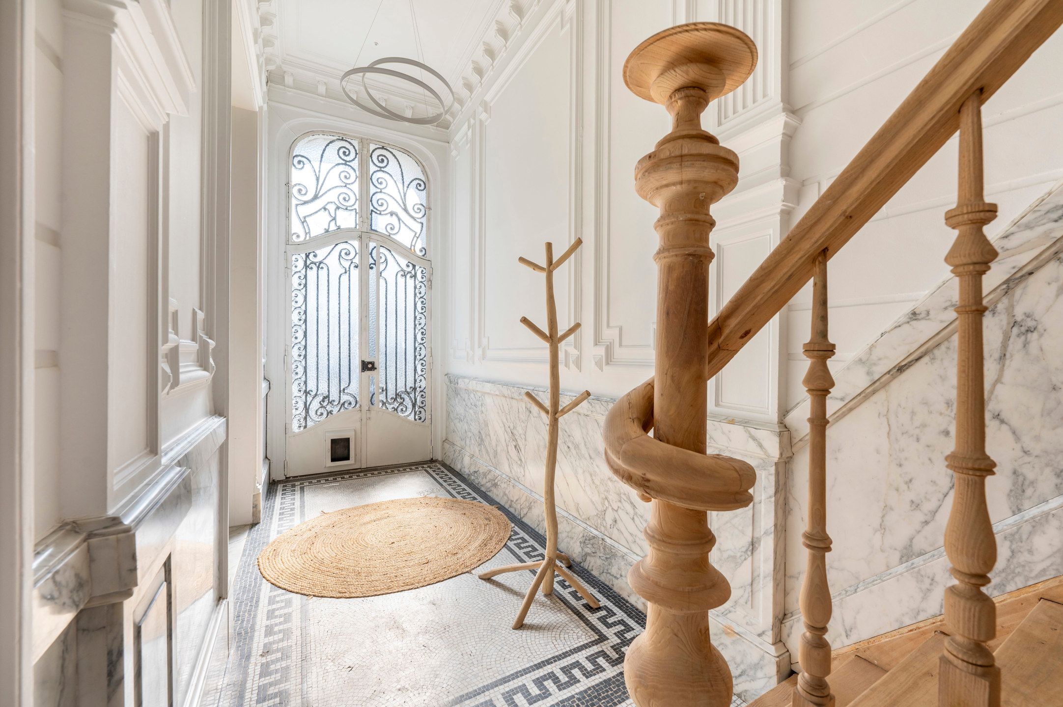 Indrukwekkend herenhuis op een toplocatie te Antwerpen Zuid. foto 31